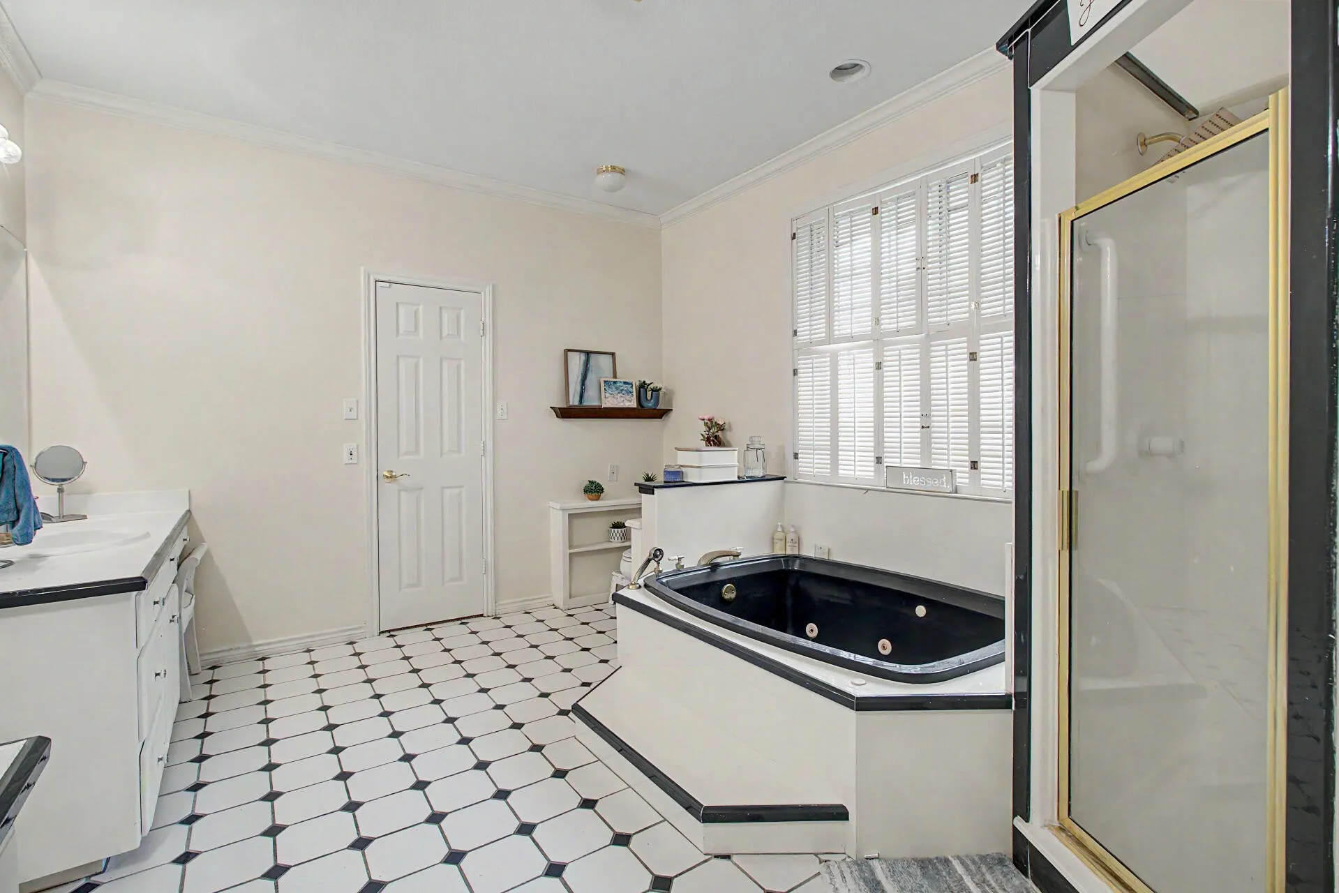 Single Family Residence For Sale in Johnson County , 3558 S Nolan River Road, Cleburne, Texas 76033, 4 Bedroom, 4 Bathroom, 3 Garage spaces, 3,512 Sqft, built in 1991, Price $560,000, mls#21333764, Real Estate Agent in Cleburne, Homes For Sale in Johnson county, Homes For Sale in Cleburne, Realtor in Cleburne Texas, Real Estate Brokerage Independent Realty Texas, Luminita Cordes Realtor