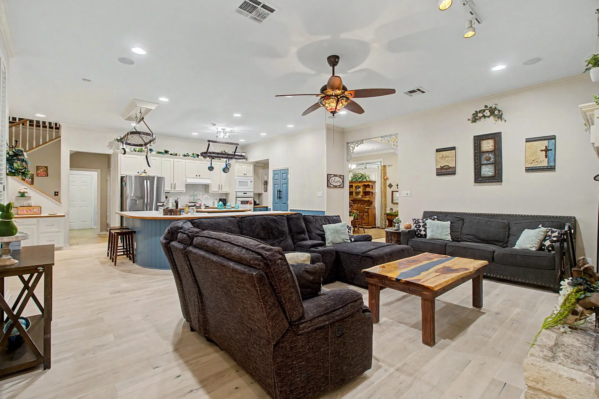 Single Family Residence For Sale in Johnson County , 3558 S Nolan River Road, Cleburne, Texas 76033, 4 Bedroom, 4 Bathroom, 3 Garage spaces, 3,512 Sqft, built in 1991, Price $560,000, mls#21333764, Real Estate Agent in Cleburne, Homes For Sale in Johnson county, Homes For Sale in Cleburne, Realtor in Cleburne Texas, Real Estate Brokerage Independent Realty Texas, Luminita Cordes Realtor