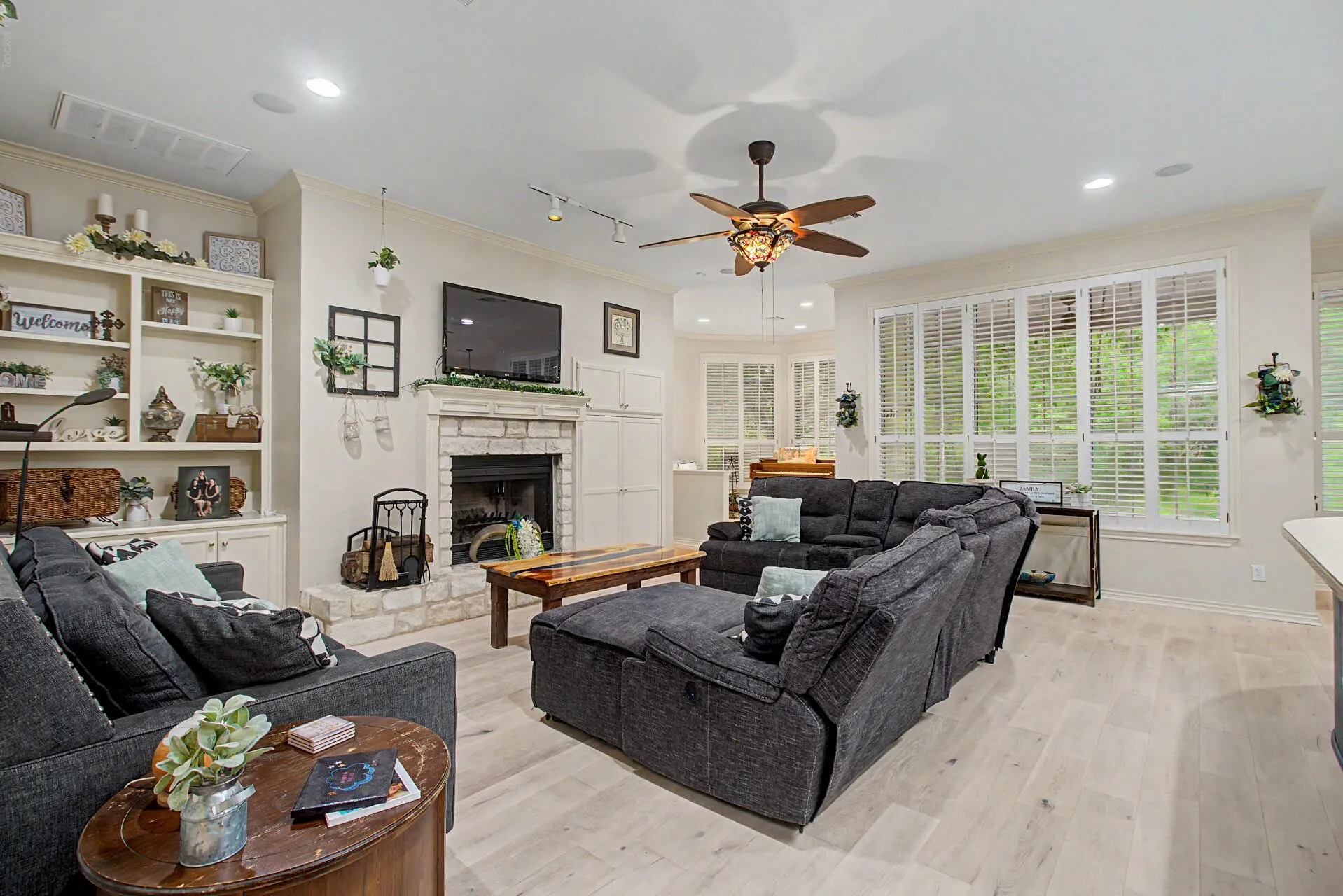 Single Family Residence For Sale in Johnson County , 3558 S Nolan River Road, Cleburne, Texas 76033, 4 Bedroom, 4 Bathroom, 3 Garage spaces, 3,512 Sqft, built in 1991, Price $560,000, mls#21333764, Real Estate Agent in Cleburne, Homes For Sale in Johnson county, Homes For Sale in Cleburne, Realtor in Cleburne Texas, Real Estate Brokerage Independent Realty Texas, Luminita Cordes Realtor