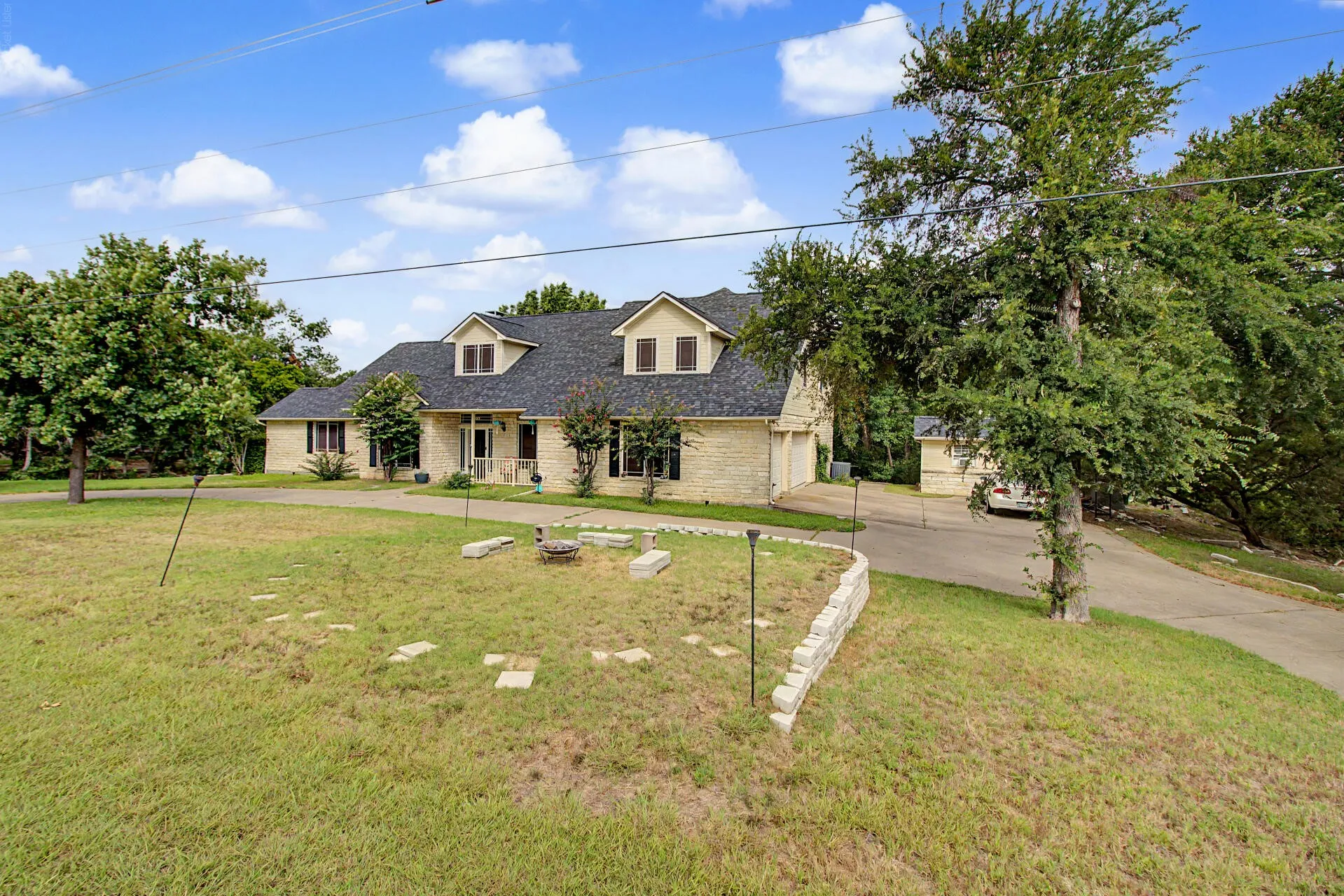 Single Family Residence For Sale in Johnson County , 3558 S Nolan River Road, Cleburne, Texas 76033, 4 Bedroom, 4 Bathroom, 3 Garage spaces, 3,512 Sqft, built in 1991, Price $560,000, mls#21333764, Real Estate Agent in Cleburne, Homes For Sale in Johnson county, Homes For Sale in Cleburne, Realtor in Cleburne Texas, Real Estate Brokerage Independent Realty Texas, Luminita Cordes Realtor