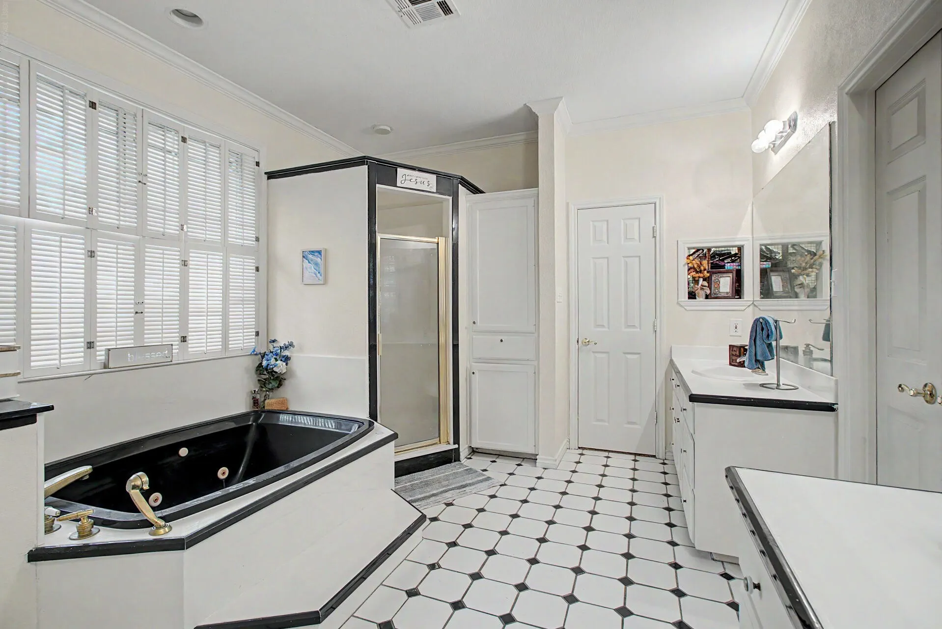 Single Family Residence For Sale in Johnson County , 3558 S Nolan River Road, Cleburne, Texas 76033, 4 Bedroom, 4 Bathroom, 3 Garage spaces, 3,512 Sqft, built in 1991, Price $560,000, mls#21333764, Real Estate Agent in Cleburne, Homes For Sale in Johnson county, Homes For Sale in Cleburne, Realtor in Cleburne Texas, Real Estate Brokerage Independent Realty Texas, Luminita Cordes Realtor