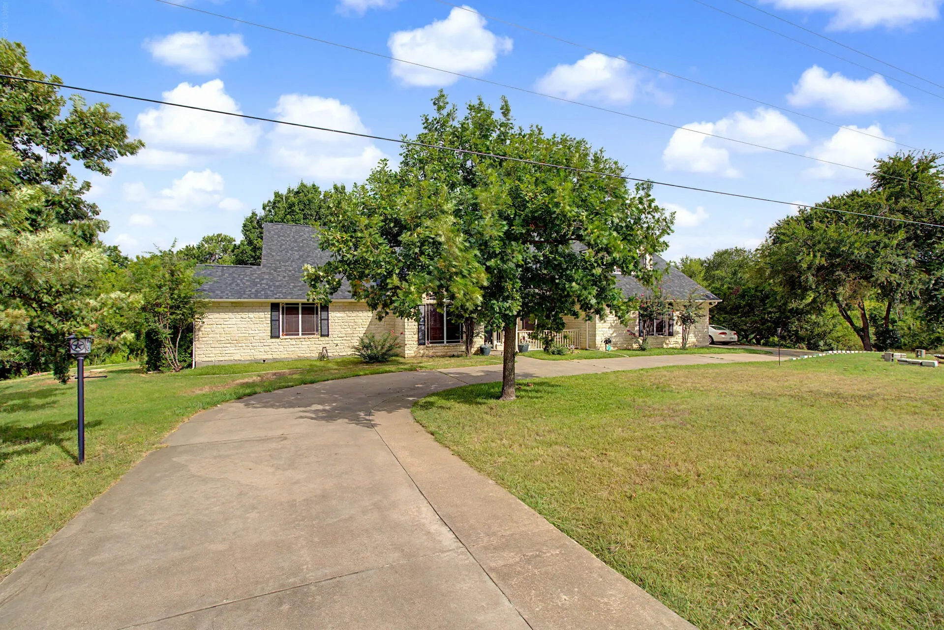 Single Family Residence For Sale in Johnson County , 3558 S Nolan River Road, Cleburne, Texas 76033, 4 Bedroom, 4 Bathroom, 3 Garage spaces, 3,512 Sqft, built in 1991, Price $560,000, mls#21333764, Real Estate Agent in Cleburne, Homes For Sale in Johnson county, Homes For Sale in Cleburne, Realtor in Cleburne Texas, Real Estate Brokerage Independent Realty Texas, Luminita Cordes Realtor