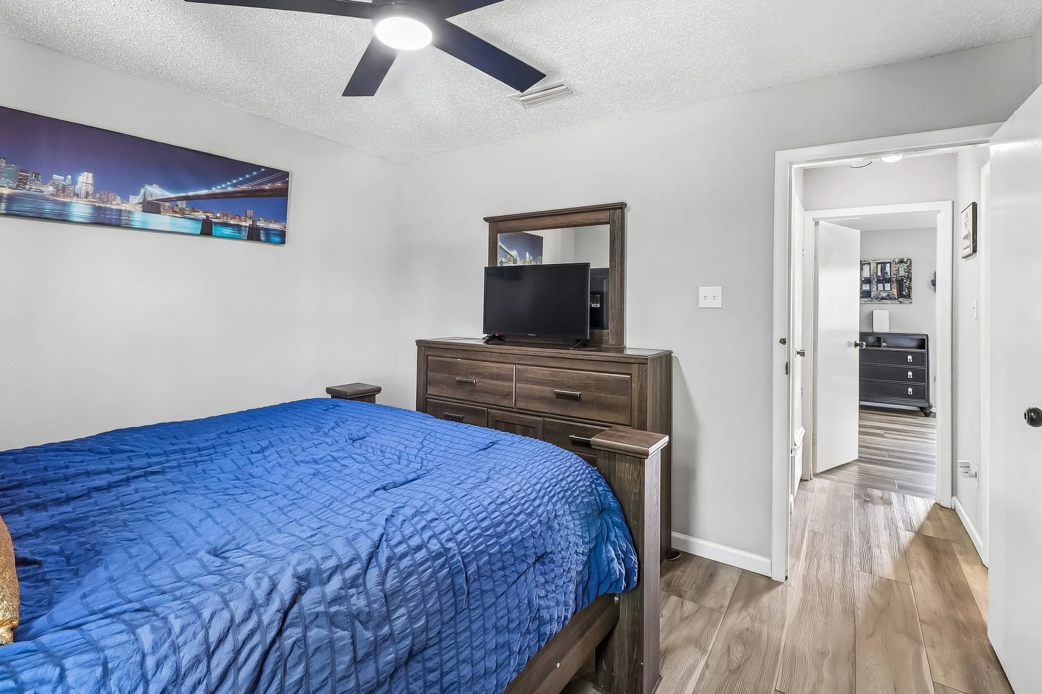 Townhouse For Sale in Dallas County , 2059 Embassy Way, Carrollton, Texas 75006, 3 Bedroom, 3 Bathroom, Garage spaces, 1,514 Sqft, built in 1973, mls#21329534, Real Estate Agent in Carrollton, Homes For Sale in Dallas county, Homes For Sale in Carrollton, Realtor in Carrollton Texas, Real Estate Brokerage Independent Realty Texas, Luminita Cordes Realtor