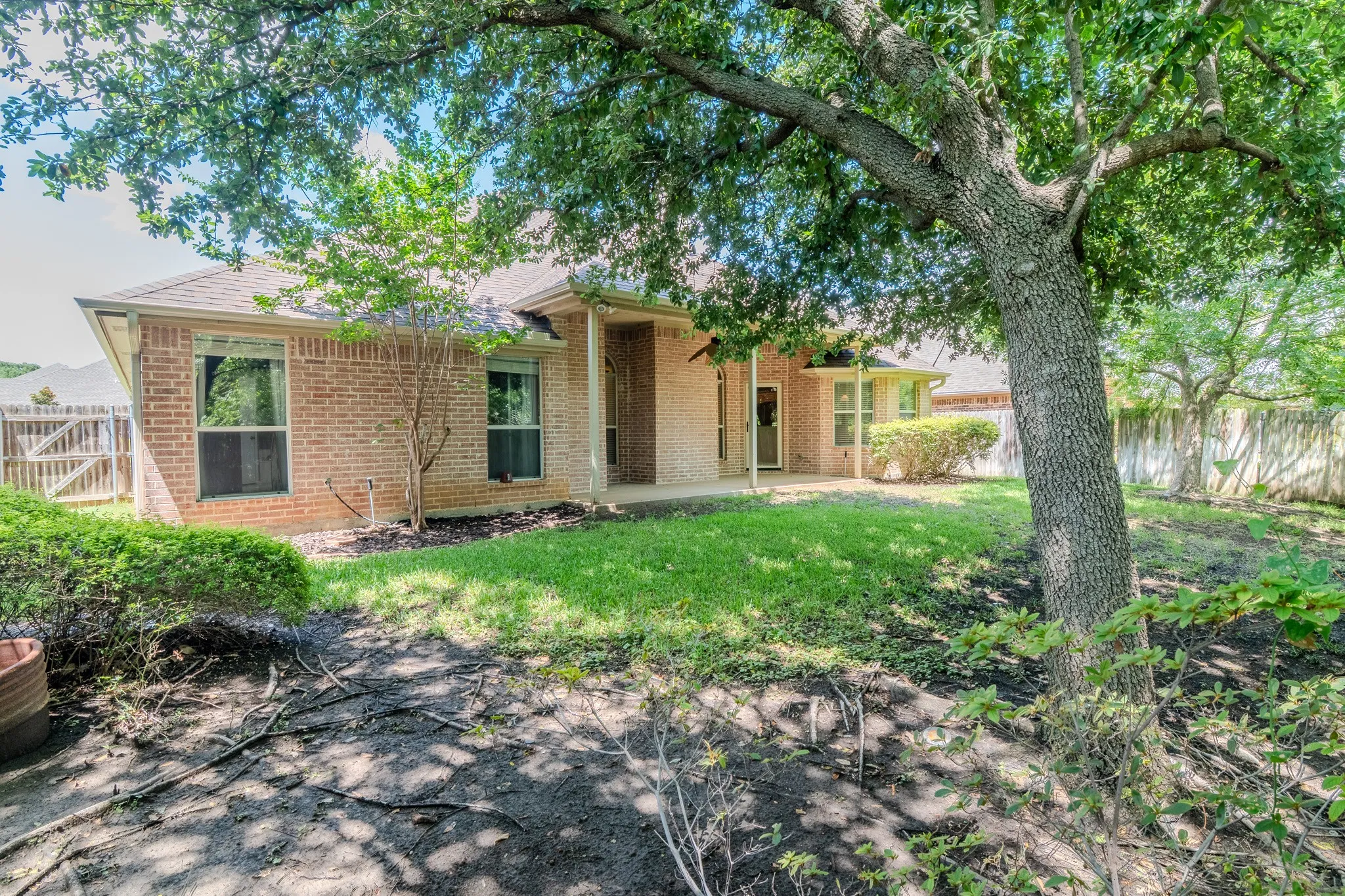 Single Family Residence For Sale in Tarrant County , 6014 Brenhaven Road, Arlington, Texas 76017, 4 Bedroom, 2 Bathroom, 2 Garage spaces, 1,947 Sqft, built in 2000, mls#21329430, Real Estate Agent in Arlington, Homes For Sale in Tarrant county, Homes For Sale in Arlington, Realtor in Arlington Texas, Real Estate Brokerage Independent Realty Texas, Luminita Cordes Realtor