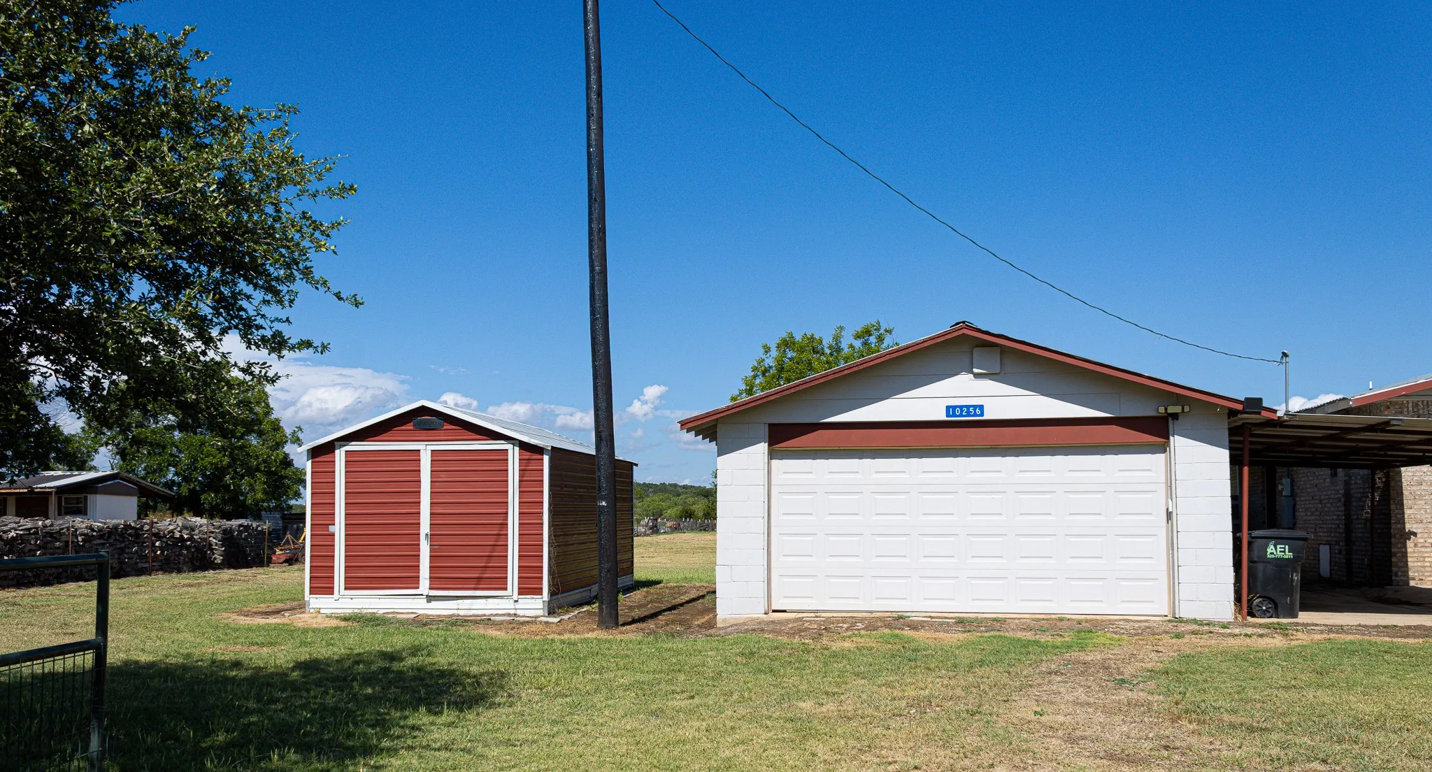 Single Family Residence For Sale in Stephens County , 10256 FM 1852, Breckenridge, Texas 76424, 2 Bedroom, 2 Bathroom, 1 Garage spaces, 1,725 Sqft, built in 1950, mls#21333777, Real Estate Agent in Breckenridge, Homes For Sale in Stephens county, Homes For Sale in Breckenridge, Realtor in Breckenridge Texas, Real Estate Brokerage Independent Realty Texas, Luminita Cordes Realtor
