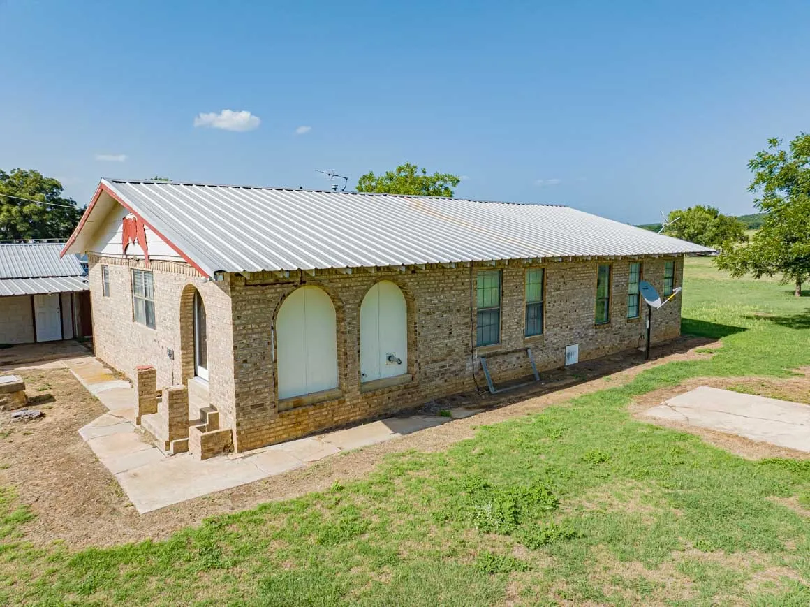 Single Family Residence For Sale in Stephens County , 10256 FM 1852, Breckenridge, Texas 76424, 2 Bedroom, 2 Bathroom, 1 Garage spaces, 1,725 Sqft, built in 1950, mls#21333777, Real Estate Agent in Breckenridge, Homes For Sale in Stephens county, Homes For Sale in Breckenridge, Realtor in Breckenridge Texas, Real Estate Brokerage Independent Realty Texas, Luminita Cordes Realtor