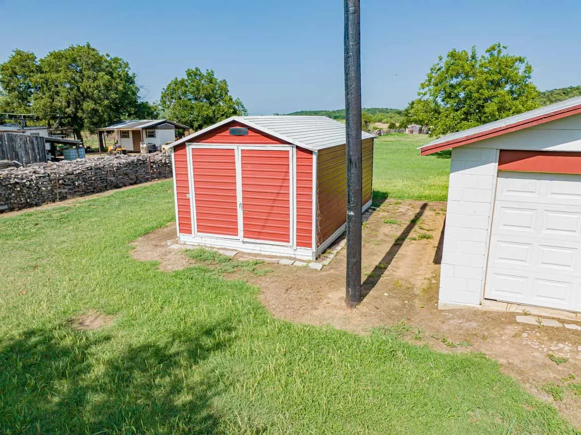 Single Family Residence For Sale in Stephens County , 10256 FM 1852, Breckenridge, Texas 76424, 2 Bedroom, 2 Bathroom, 1 Garage spaces, 1,725 Sqft, built in 1950, mls#21333777, Real Estate Agent in Breckenridge, Homes For Sale in Stephens county, Homes For Sale in Breckenridge, Realtor in Breckenridge Texas, Real Estate Brokerage Independent Realty Texas, Luminita Cordes Realtor