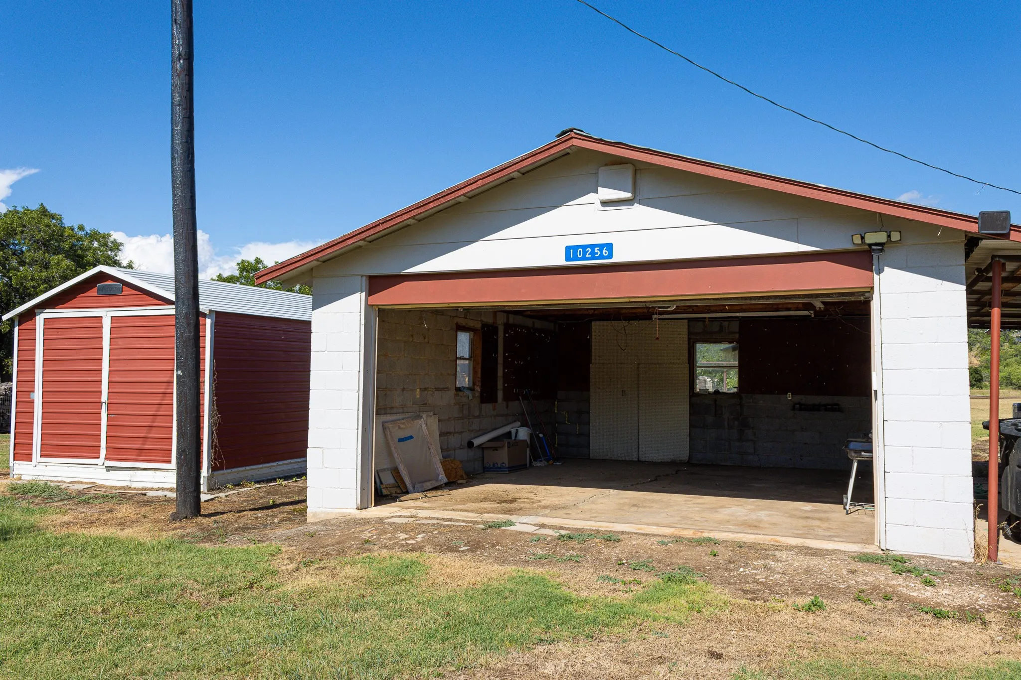 Single Family Residence For Sale in Stephens County , 10256 FM 1852, Breckenridge, Texas 76424, 2 Bedroom, 2 Bathroom, 1 Garage spaces, 1,725 Sqft, built in 1950, mls#21333777, Real Estate Agent in Breckenridge, Homes For Sale in Stephens county, Homes For Sale in Breckenridge, Realtor in Breckenridge Texas, Real Estate Brokerage Independent Realty Texas, Luminita Cordes Realtor