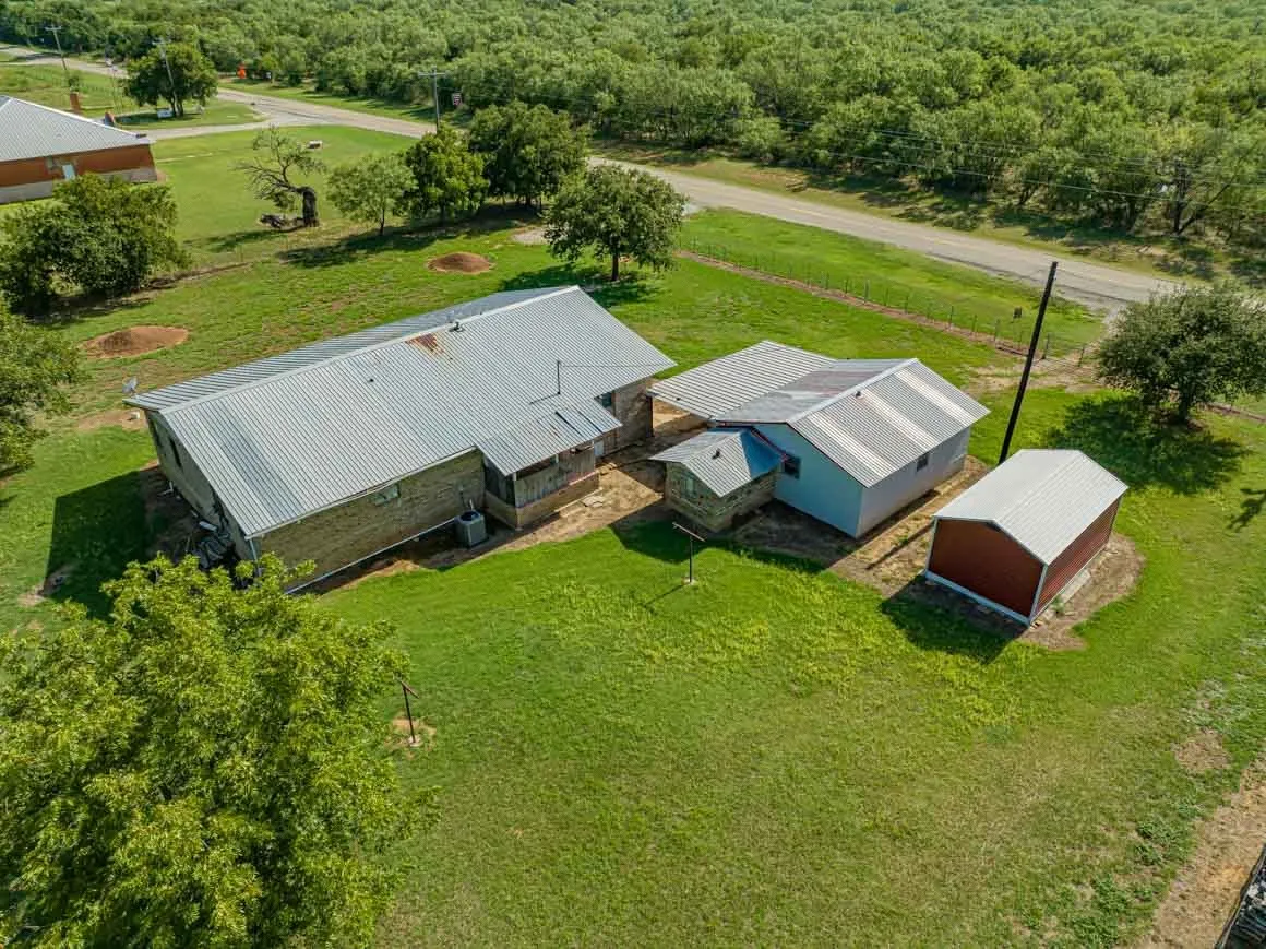 Single Family Residence For Sale in Stephens County , 10256 FM 1852, Breckenridge, Texas 76424, 2 Bedroom, 2 Bathroom, 1 Garage spaces, 1,725 Sqft, built in 1950, mls#21333777, Real Estate Agent in Breckenridge, Homes For Sale in Stephens county, Homes For Sale in Breckenridge, Realtor in Breckenridge Texas, Real Estate Brokerage Independent Realty Texas, Luminita Cordes Realtor