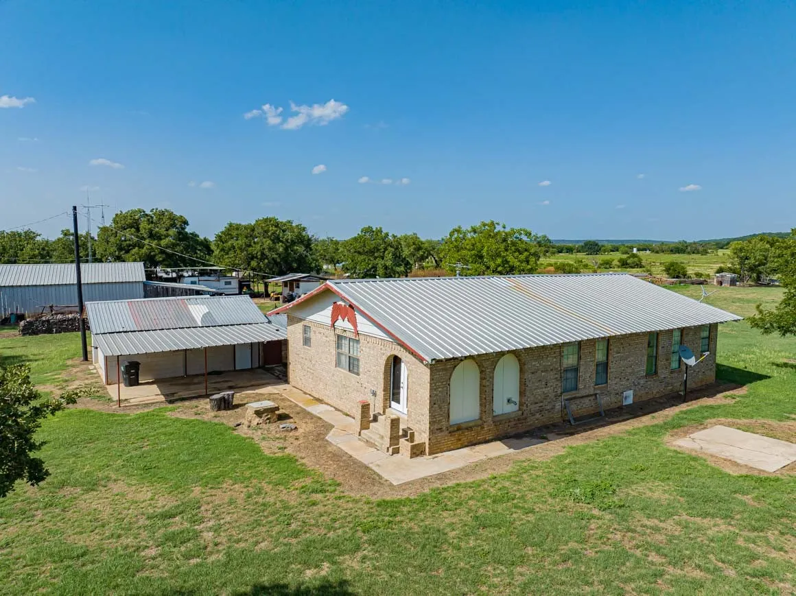 Single Family Residence For Sale in Stephens County , 10256 FM 1852, Breckenridge, Texas 76424, 2 Bedroom, 2 Bathroom, 1 Garage spaces, 1,725 Sqft, built in 1950, mls#21333777, Real Estate Agent in Breckenridge, Homes For Sale in Stephens county, Homes For Sale in Breckenridge, Realtor in Breckenridge Texas, Real Estate Brokerage Independent Realty Texas, Luminita Cordes Realtor