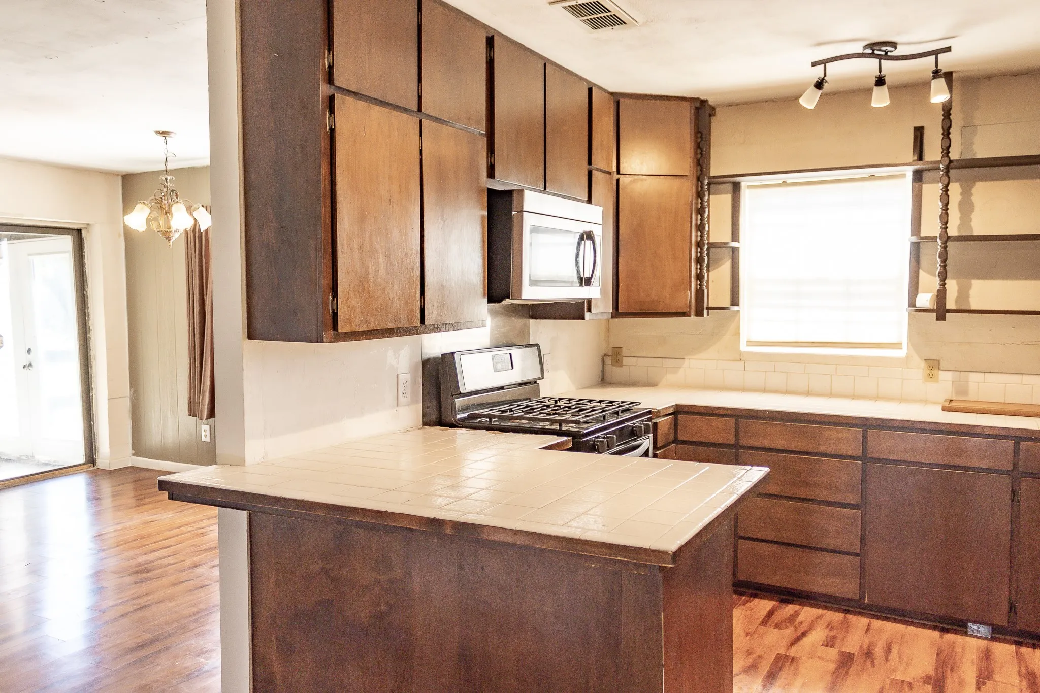 Single Family Residence For Sale in Stephens County , 10256 FM 1852, Breckenridge, Texas 76424, 2 Bedroom, 2 Bathroom, 1 Garage spaces, 1,725 Sqft, built in 1950, mls#21333777, Real Estate Agent in Breckenridge, Homes For Sale in Stephens county, Homes For Sale in Breckenridge, Realtor in Breckenridge Texas, Real Estate Brokerage Independent Realty Texas, Luminita Cordes Realtor