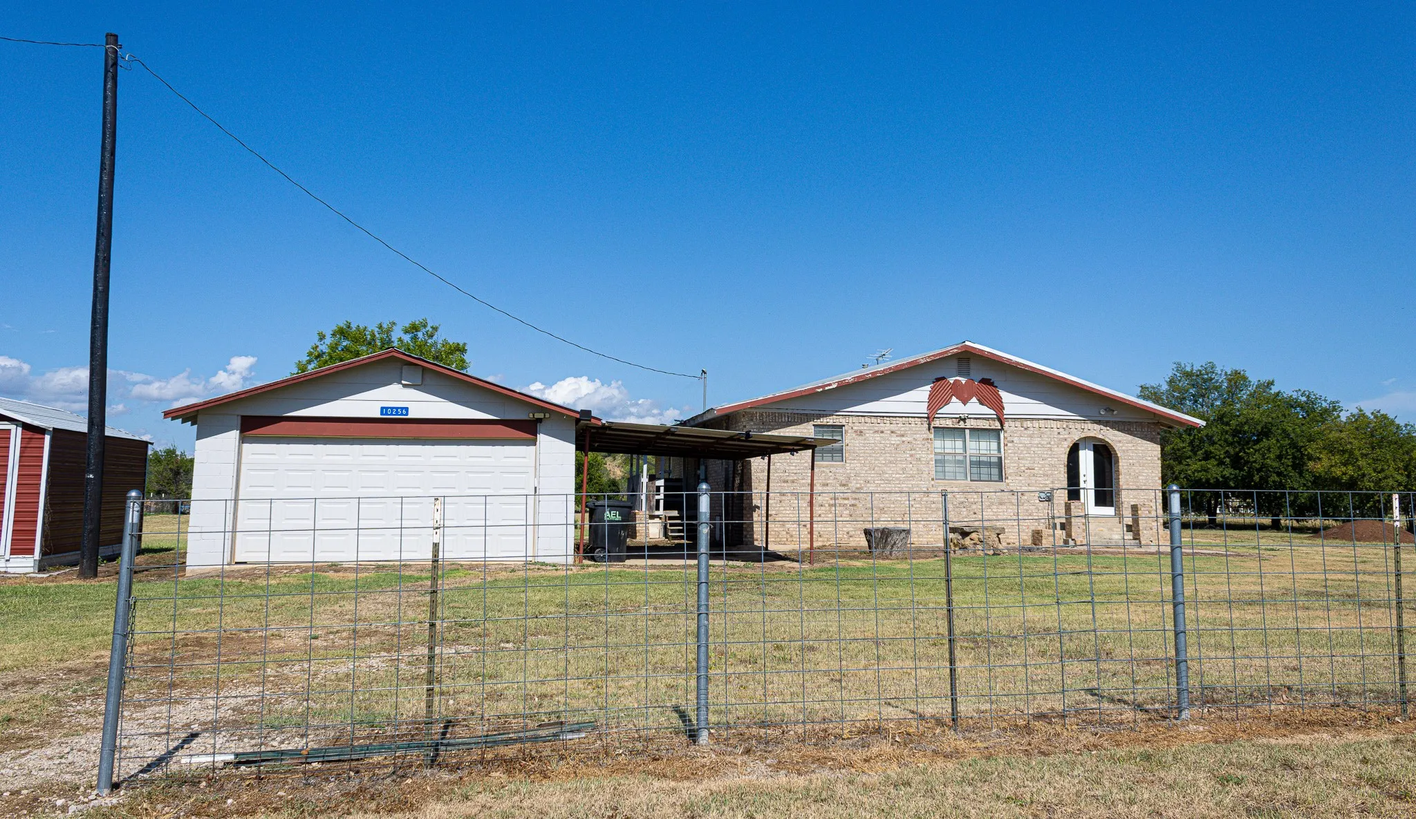 Single Family Residence For Sale in Stephens County , 10256 FM 1852, Breckenridge, Texas 76424, 2 Bedroom, 2 Bathroom, 1 Garage spaces, 1,725 Sqft, built in 1950, mls#21333777, Real Estate Agent in Breckenridge, Homes For Sale in Stephens county, Homes For Sale in Breckenridge, Realtor in Breckenridge Texas, Real Estate Brokerage Independent Realty Texas, Luminita Cordes Realtor