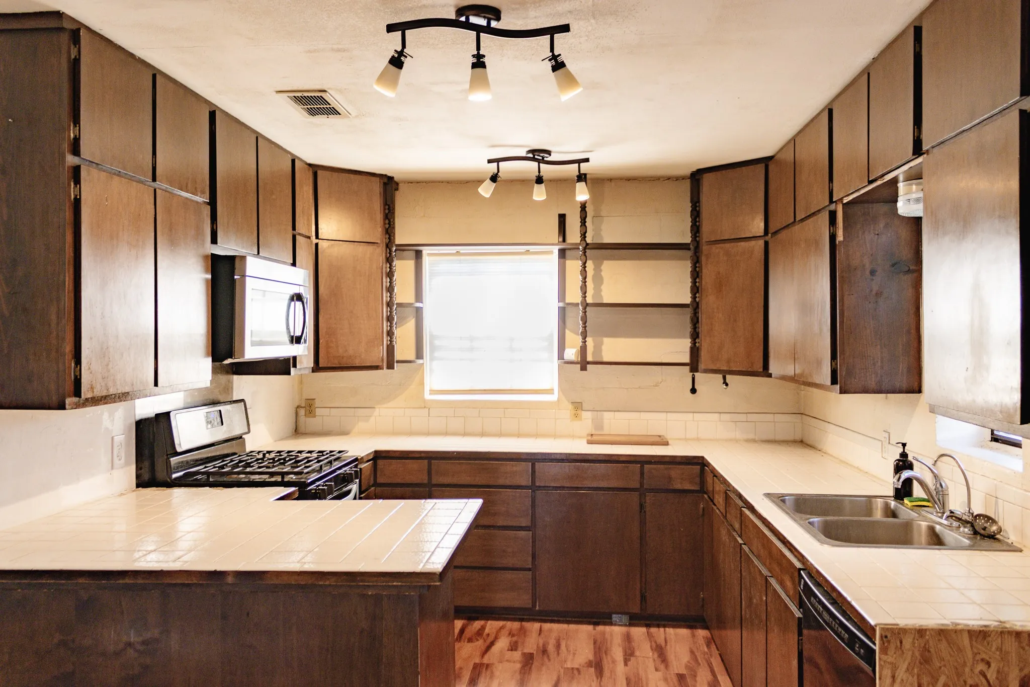 Single Family Residence For Sale in Stephens County , 10256 FM 1852, Breckenridge, Texas 76424, 2 Bedroom, 2 Bathroom, 1 Garage spaces, 1,725 Sqft, built in 1950, mls#21333777, Real Estate Agent in Breckenridge, Homes For Sale in Stephens county, Homes For Sale in Breckenridge, Realtor in Breckenridge Texas, Real Estate Brokerage Independent Realty Texas, Luminita Cordes Realtor