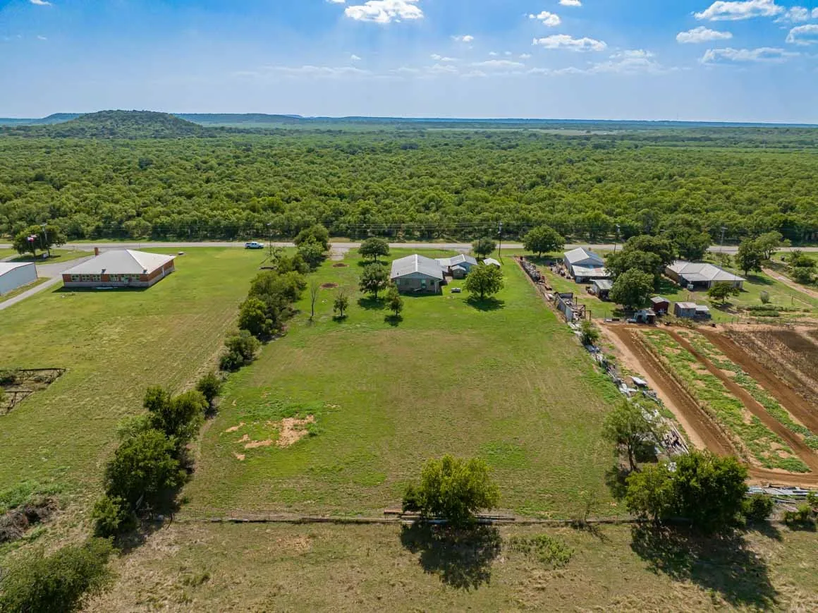 Single Family Residence For Sale in Stephens County , 10256 FM 1852, Breckenridge, Texas 76424, 2 Bedroom, 2 Bathroom, 1 Garage spaces, 1,725 Sqft, built in 1950, mls#21333777, Real Estate Agent in Breckenridge, Homes For Sale in Stephens county, Homes For Sale in Breckenridge, Realtor in Breckenridge Texas, Real Estate Brokerage Independent Realty Texas, Luminita Cordes Realtor