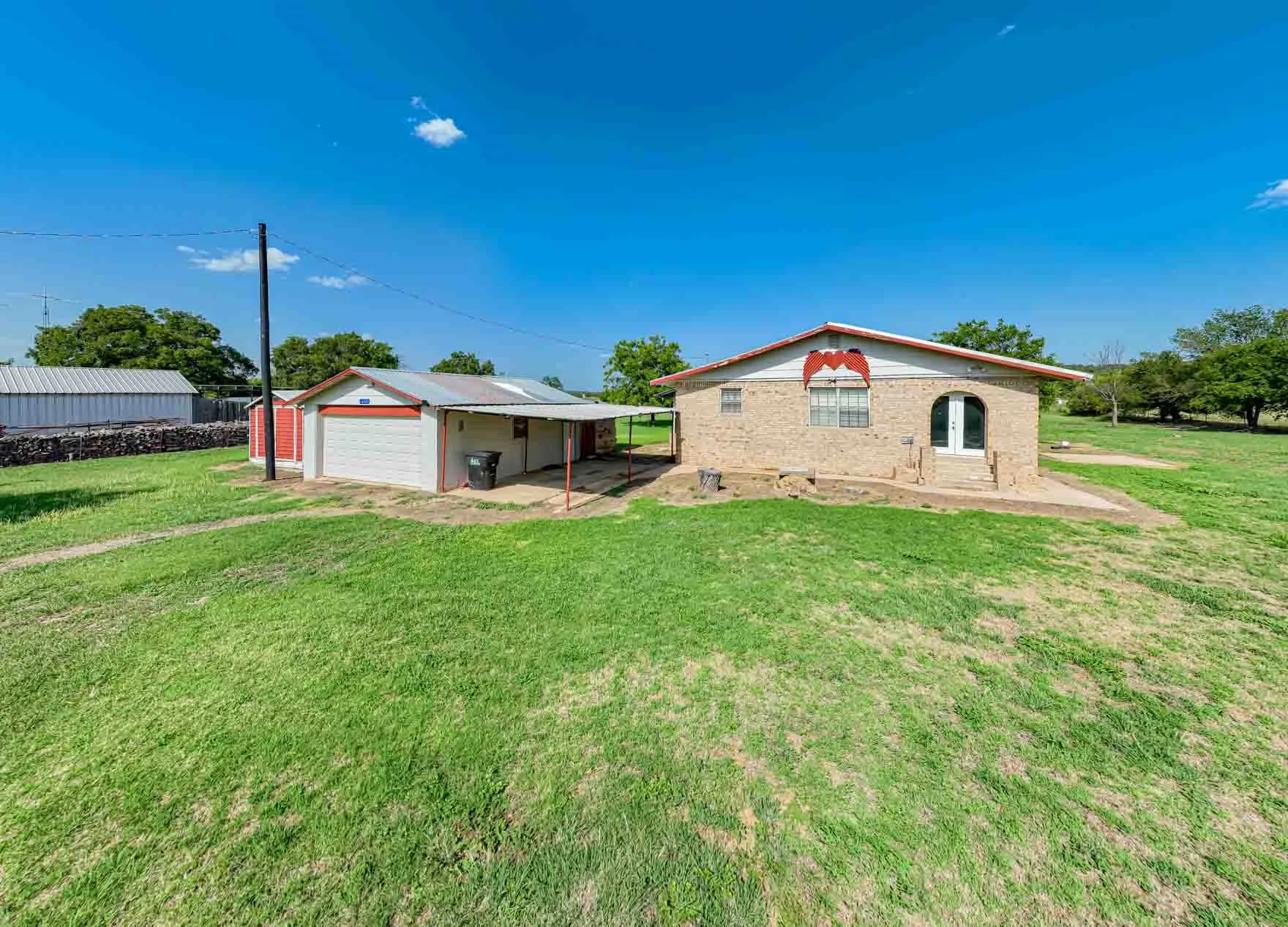 Single Family Residence For Sale in Stephens County , 10256 FM 1852, Breckenridge, Texas 76424, 2 Bedroom, 2 Bathroom, 1 Garage spaces, 1,725 Sqft, built in 1950, mls#21333777, Real Estate Agent in Breckenridge, Homes For Sale in Stephens county, Homes For Sale in Breckenridge, Realtor in Breckenridge Texas, Real Estate Brokerage Independent Realty Texas, Luminita Cordes Realtor