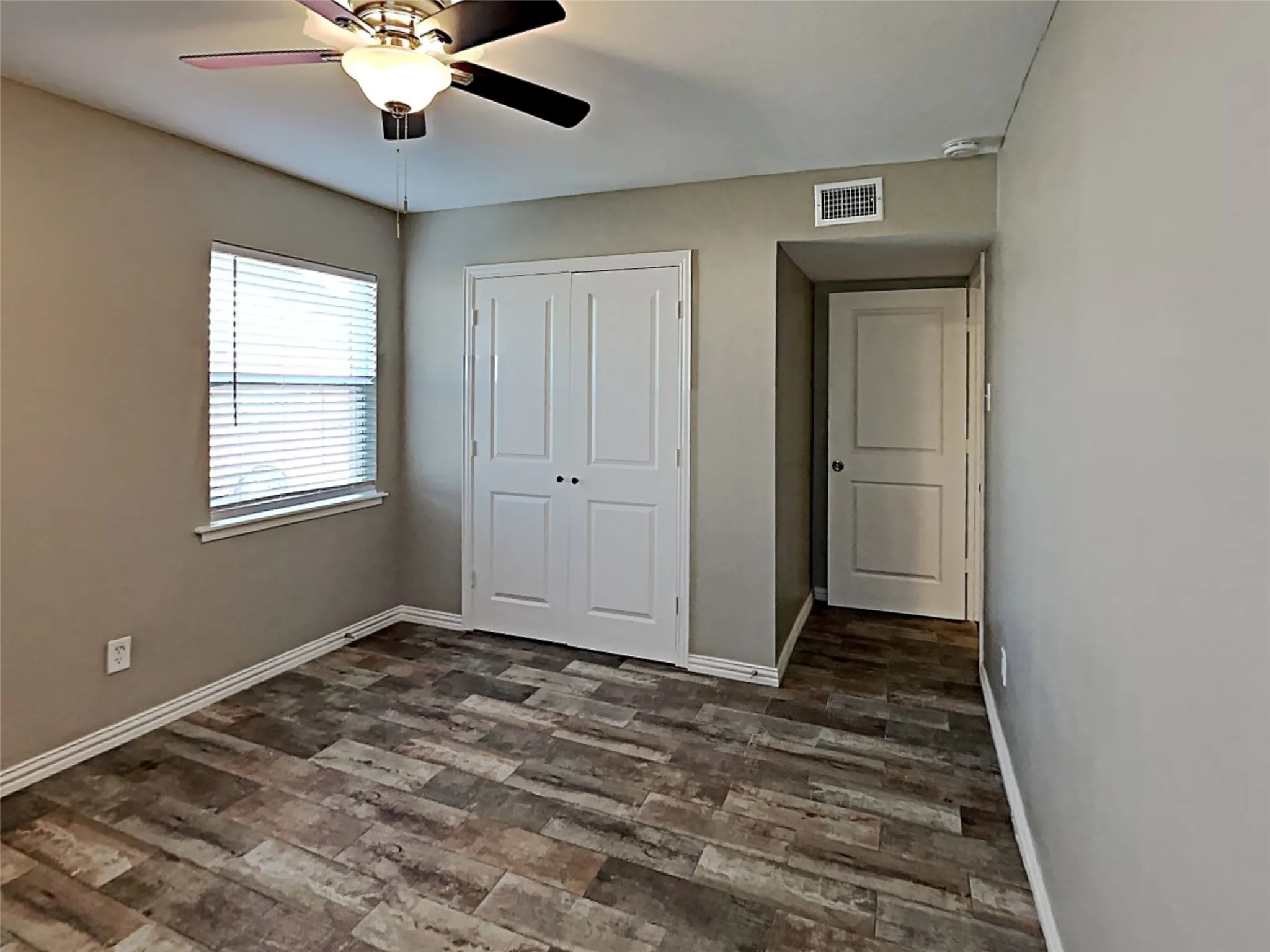 Single Family Residence For Rent in Dallas County , 2877 Joanna Drive, Farmers Branch, Texas 75234, 4 Bedroom, 2 Bathroom, Garage spaces, 1,423 Sqft, built in 1961, mls#21333783, Real Estate Agent in Farmers Branch, Homes For Rent in Dallas county, Homes For Rent in Farmers Branch, Realtor in Farmers Branch Texas, Real Estate Brokerage Independent Realty Texas, Luminita Cordes Realtor