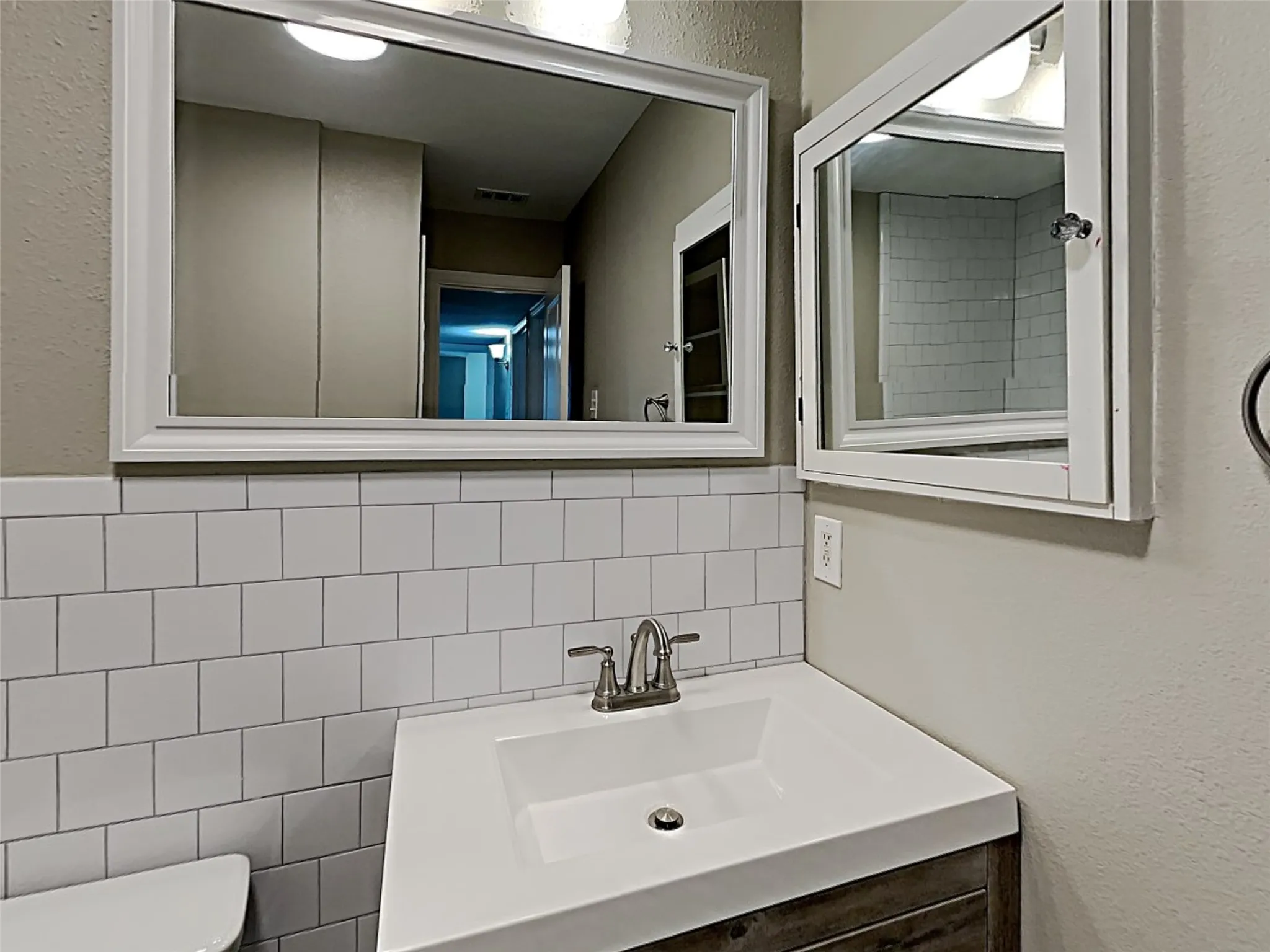 Single Family Residence For Rent in Dallas County , 2877 Joanna Drive, Farmers Branch, Texas 75234, 4 Bedroom, 2 Bathroom, Garage spaces, 1,423 Sqft, built in 1961, mls#21333783, Real Estate Agent in Farmers Branch, Homes For Rent in Dallas county, Homes For Rent in Farmers Branch, Realtor in Farmers Branch Texas, Real Estate Brokerage Independent Realty Texas, Luminita Cordes Realtor