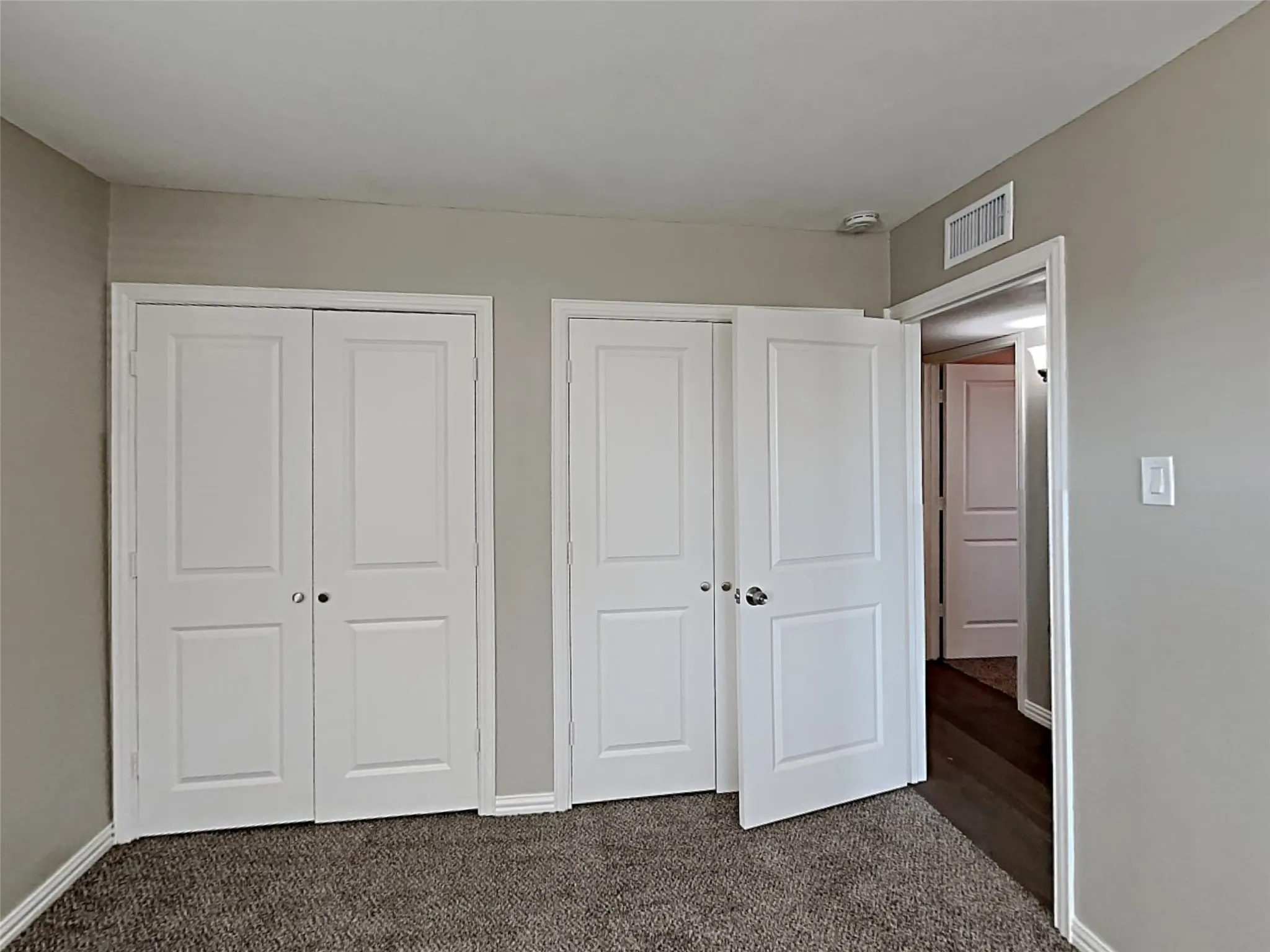 Single Family Residence For Rent in Dallas County , 2877 Joanna Drive, Farmers Branch, Texas 75234, 4 Bedroom, 2 Bathroom, Garage spaces, 1,423 Sqft, built in 1961, mls#21333783, Real Estate Agent in Farmers Branch, Homes For Rent in Dallas county, Homes For Rent in Farmers Branch, Realtor in Farmers Branch Texas, Real Estate Brokerage Independent Realty Texas, Luminita Cordes Realtor