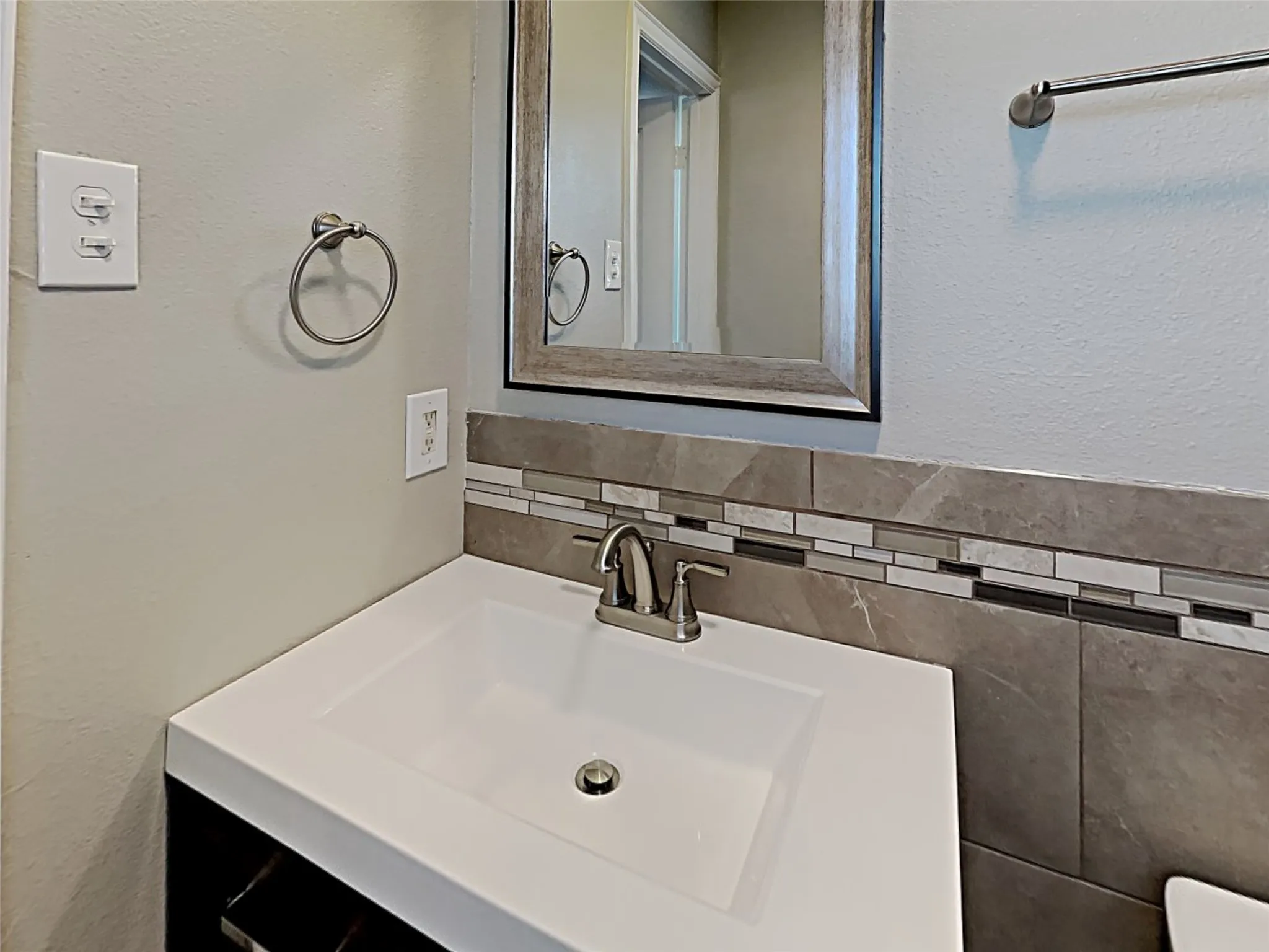 Single Family Residence For Rent in Dallas County , 2877 Joanna Drive, Farmers Branch, Texas 75234, 4 Bedroom, 2 Bathroom, Garage spaces, 1,423 Sqft, built in 1961, mls#21333783, Real Estate Agent in Farmers Branch, Homes For Rent in Dallas county, Homes For Rent in Farmers Branch, Realtor in Farmers Branch Texas, Real Estate Brokerage Independent Realty Texas, Luminita Cordes Realtor