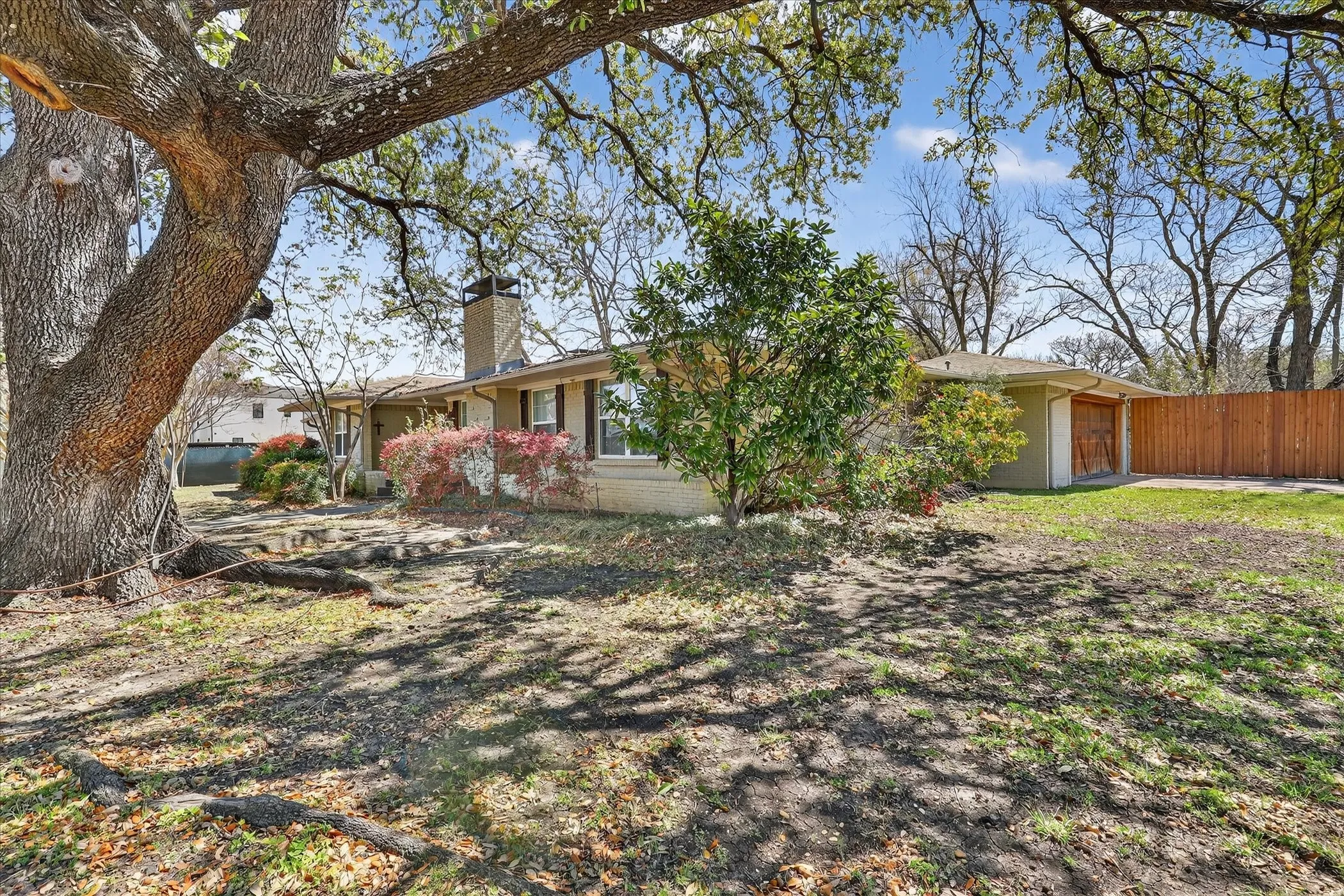 Single Family Residence For Rent in Dallas County , 6006 Boca Raton Drive, Dallas, Texas 75230, 3 Bedrooms, 3 Bathrooms, 2 Garage spaces, 2,201 Sqft, built in 1954, Price $4,000, mls#21333786, Real Estate Agent in Dallas, Homes For Rent in Dallas county, Homes For Rent in Dallas, Realtor in Dallas Texas, Real Estate Brokerage Independent Realty Texas, Luminita Cordes Realtor