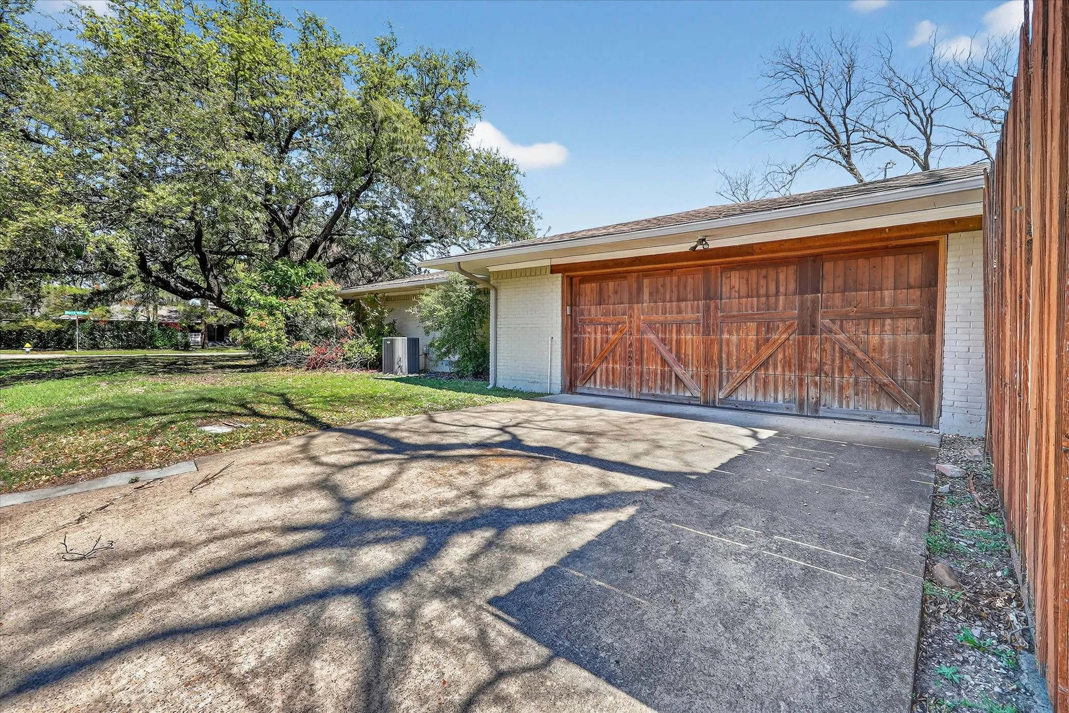 Single Family Residence For Rent in Dallas County , 6006 Boca Raton Drive, Dallas, Texas 75230, 3 Bedrooms, 3 Bathrooms, 2 Garage spaces, 2,201 Sqft, built in 1954, Price $4,000, mls#21333786, Real Estate Agent in Dallas, Homes For Rent in Dallas county, Homes For Rent in Dallas, Realtor in Dallas Texas, Real Estate Brokerage Independent Realty Texas, Luminita Cordes Realtor