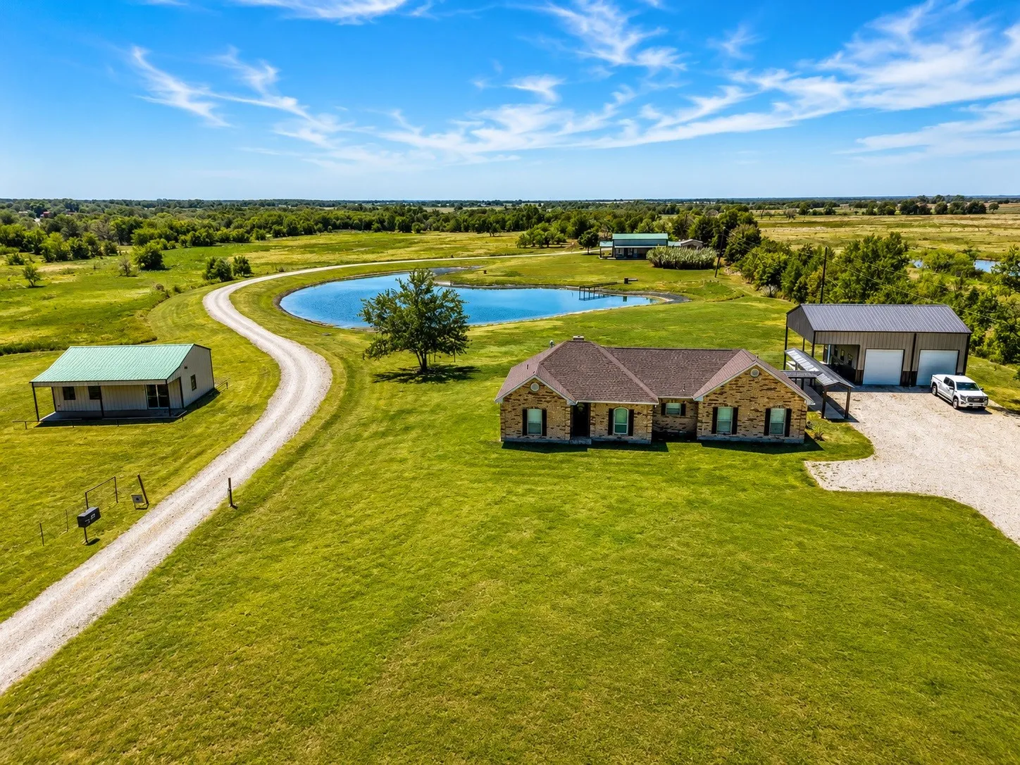 Farm For Sale in Kaufman County , 14720 Fm 2860, Kaufman, Texas 75142, 3 Bedroom, 2 Bathroom, 2 Garage spaces, 1,552 Sqft, built in 2000, mls#21332024, Real Estate Agent in Kaufman, Homes For Sale in Kaufman county, Homes For Sale in Kaufman, Realtor in Kaufman Texas, Real Estate Brokerage Independent Realty Texas, Luminita Cordes Realtor