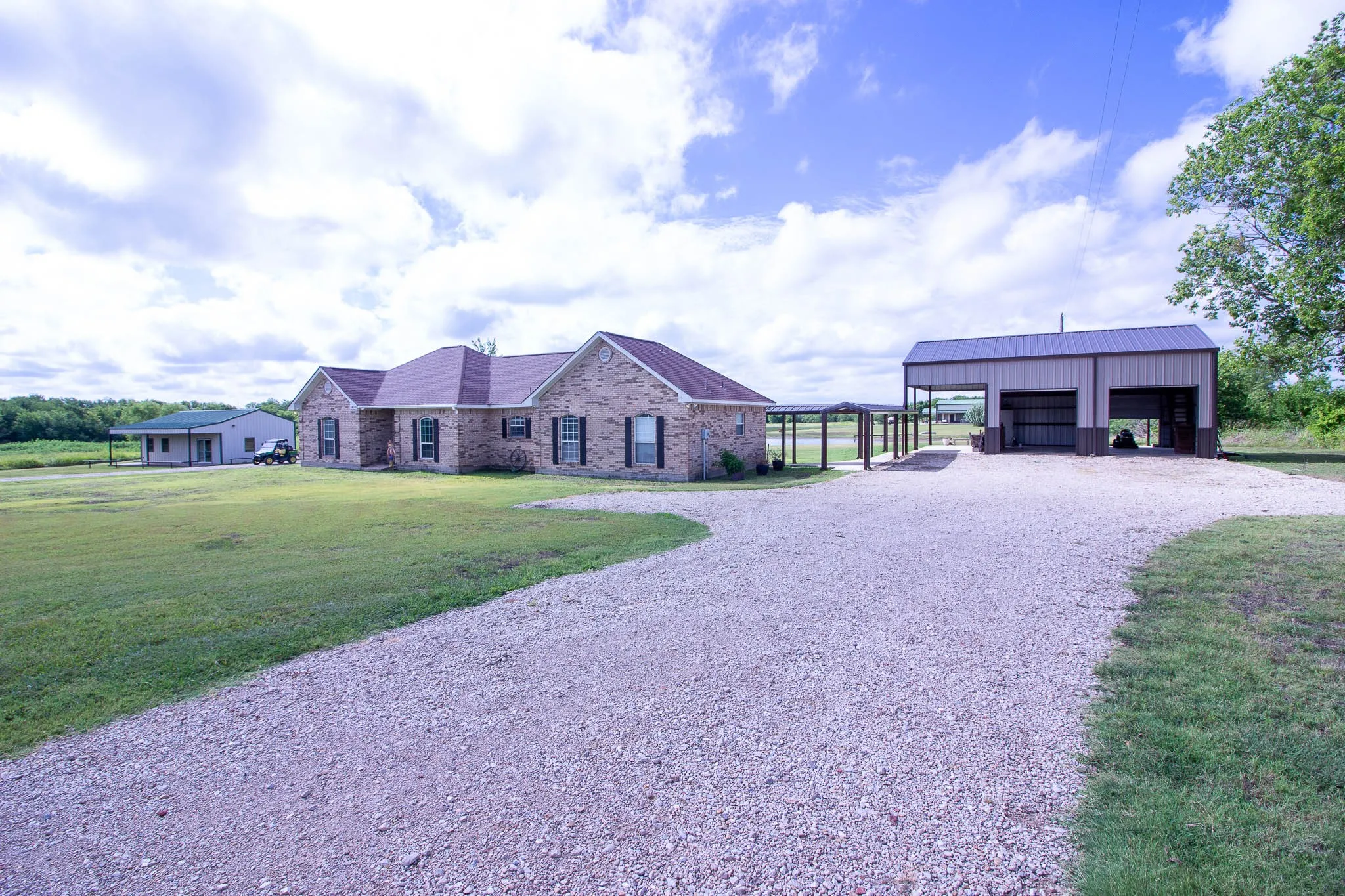 Farm For Sale in Kaufman County , 14720 Fm 2860, Kaufman, Texas 75142, 3 Bedroom, 2 Bathroom, 2 Garage spaces, 1,552 Sqft, built in 2000, mls#21332024, Real Estate Agent in Kaufman, Homes For Sale in Kaufman county, Homes For Sale in Kaufman, Realtor in Kaufman Texas, Real Estate Brokerage Independent Realty Texas, Luminita Cordes Realtor