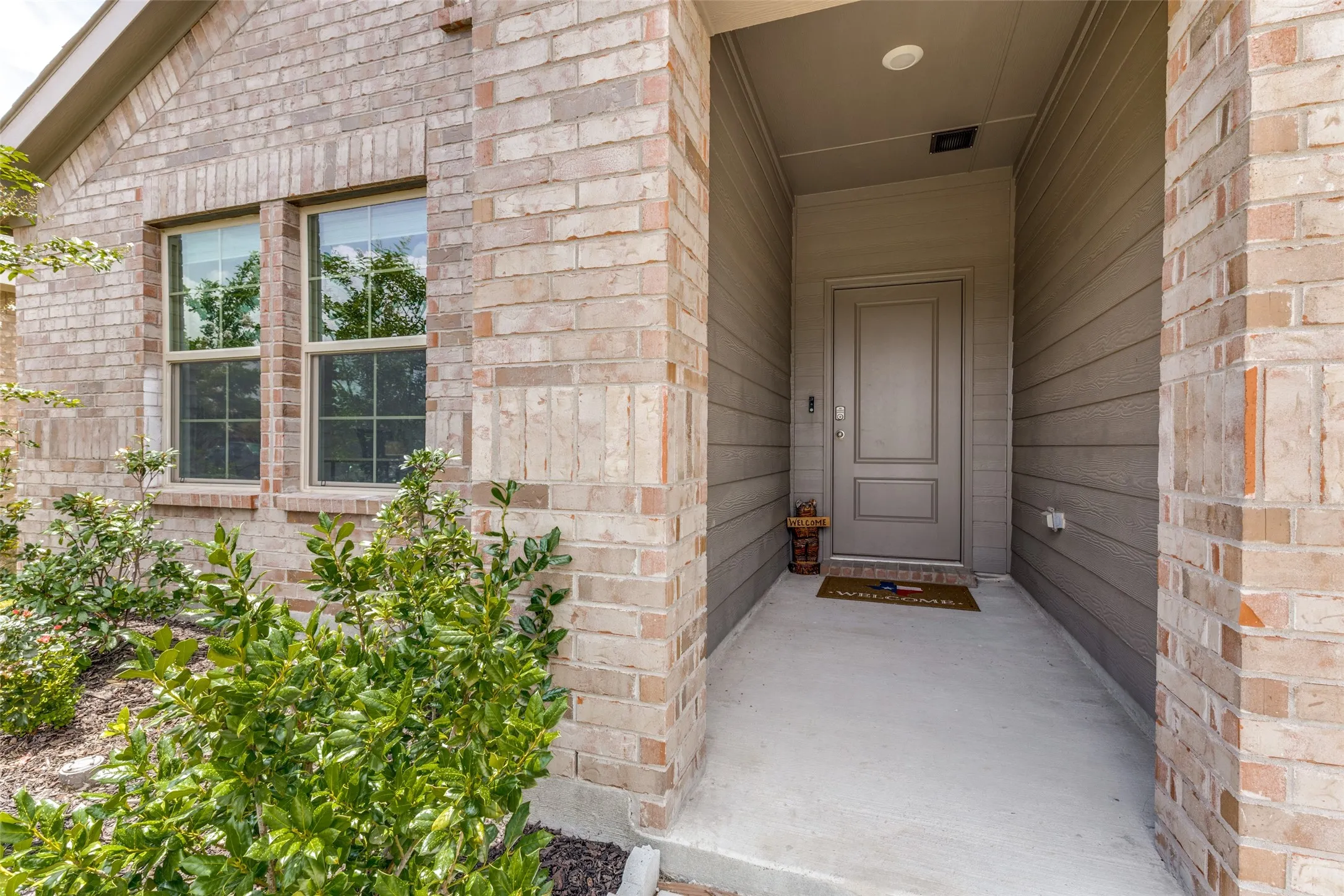 Single Family Residence For Sale in Tarrant County , 9465 Doverglen Drive, Fort Worth, Texas 76131, 4 Bedroom, 2 Bathroom, 2 Garage spaces, 1,852 Sqft, built in 2023, mls#21333778, Real Estate Agent in Fort Worth, Homes For Sale in Tarrant county, Homes For Sale in Fort Worth, Realtor in Fort Worth Texas, Real Estate Brokerage Independent Realty Texas, Luminita Cordes Realtor