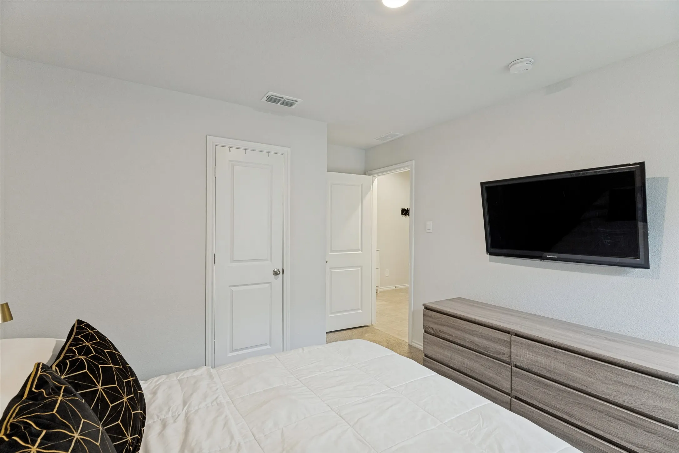 Single Family Residence For Sale in Tarrant County , 9465 Doverglen Drive, Fort Worth, Texas 76131, 4 Bedroom, 2 Bathroom, 2 Garage spaces, 1,852 Sqft, built in 2023, mls#21333778, Real Estate Agent in Fort Worth, Homes For Sale in Tarrant county, Homes For Sale in Fort Worth, Realtor in Fort Worth Texas, Real Estate Brokerage Independent Realty Texas, Luminita Cordes Realtor