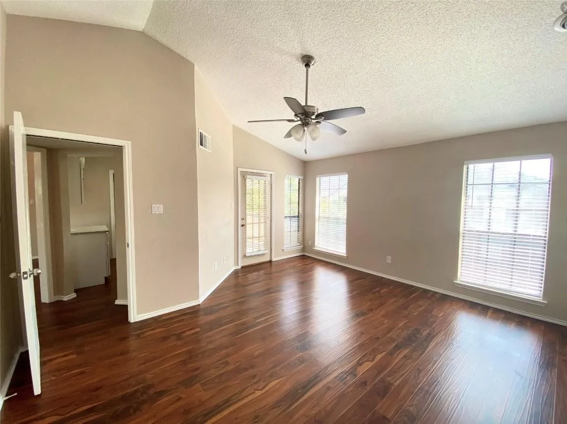 Condominium For Rent in Collin County , 3101 Townbluff Drive 423, Plano, Texas 75075, 3 Bedroom, 2 Bathroom, 1 Garage spaces, 1,228 Sqft, built in 1982, mls#21333810, Real Estate Agent in Plano, Homes For Rent in Collin county, Homes For Rent in Plano, Realtor in Plano Texas, Real Estate Brokerage Independent Realty Texas, Luminita Cordes Realtor