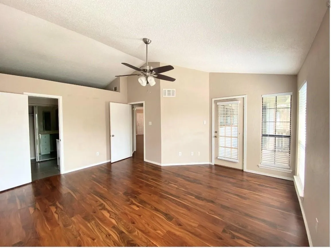 Condominium For Rent in Collin County , 3101 Townbluff Drive 423, Plano, Texas 75075, 3 Bedroom, 2 Bathroom, 1 Garage spaces, 1,228 Sqft, built in 1982, mls#21333810, Real Estate Agent in Plano, Homes For Rent in Collin county, Homes For Rent in Plano, Realtor in Plano Texas, Real Estate Brokerage Independent Realty Texas, Luminita Cordes Realtor