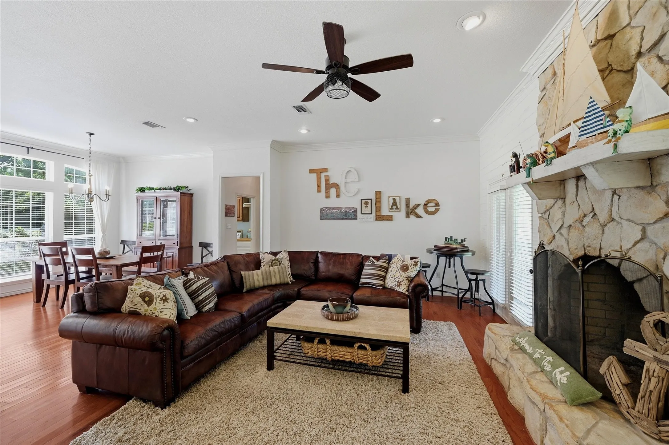 Single Family Residence For Sale in Cooke County , 102 Mohawk Cove, Lake Kiowa, Texas 76240, 4 Bedrooms, 3 Bathrooms, 2 Garage spaces, 2,896 Sqft, built in 1994, Price $994,500, mls#21332955, Real Estate Agent in Lake Kiowa, Homes For Sale in Cooke county, Homes For Sale in Lake Kiowa, Realtor in Lake Kiowa Texas, Real Estate Brokerage Independent Realty Texas, Luminita Cordes Realtor