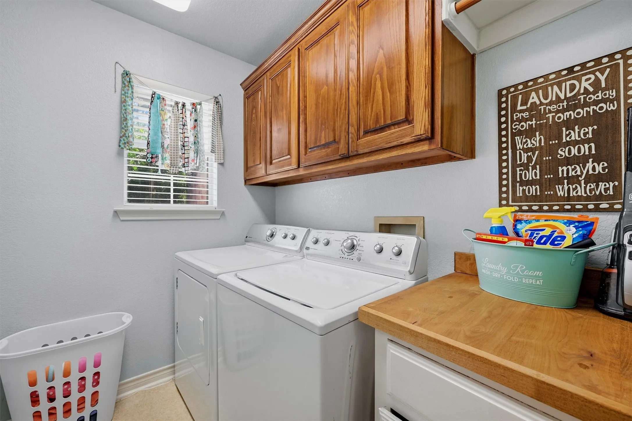 Single Family Residence For Sale in Cooke County , 102 Mohawk Cove, Lake Kiowa, Texas 76240, 4 Bedrooms, 3 Bathrooms, 2 Garage spaces, 2,896 Sqft, built in 1994, Price $994,500, mls#21332955, Real Estate Agent in Lake Kiowa, Homes For Sale in Cooke county, Homes For Sale in Lake Kiowa, Realtor in Lake Kiowa Texas, Real Estate Brokerage Independent Realty Texas, Luminita Cordes Realtor