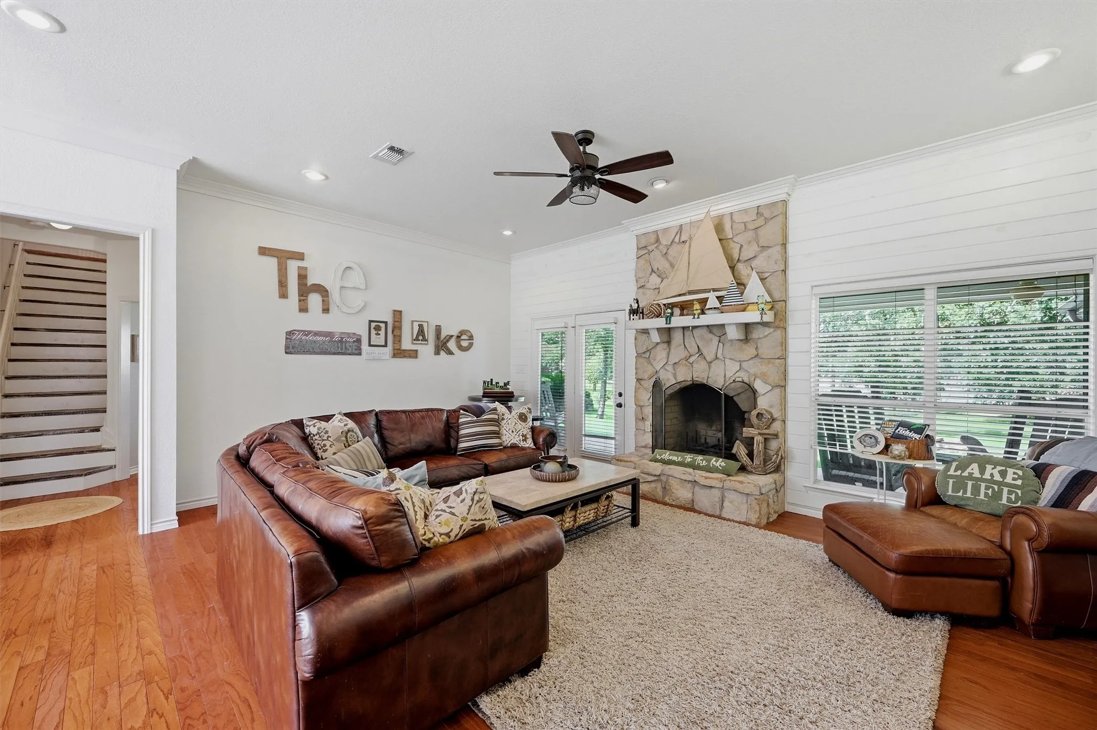 Single Family Residence For Sale in Cooke County , 102 Mohawk Cove, Lake Kiowa, Texas 76240, 4 Bedrooms, 3 Bathrooms, 2 Garage spaces, 2,896 Sqft, built in 1994, Price $994,500, mls#21332955, Real Estate Agent in Lake Kiowa, Homes For Sale in Cooke county, Homes For Sale in Lake Kiowa, Realtor in Lake Kiowa Texas, Real Estate Brokerage Independent Realty Texas, Luminita Cordes Realtor