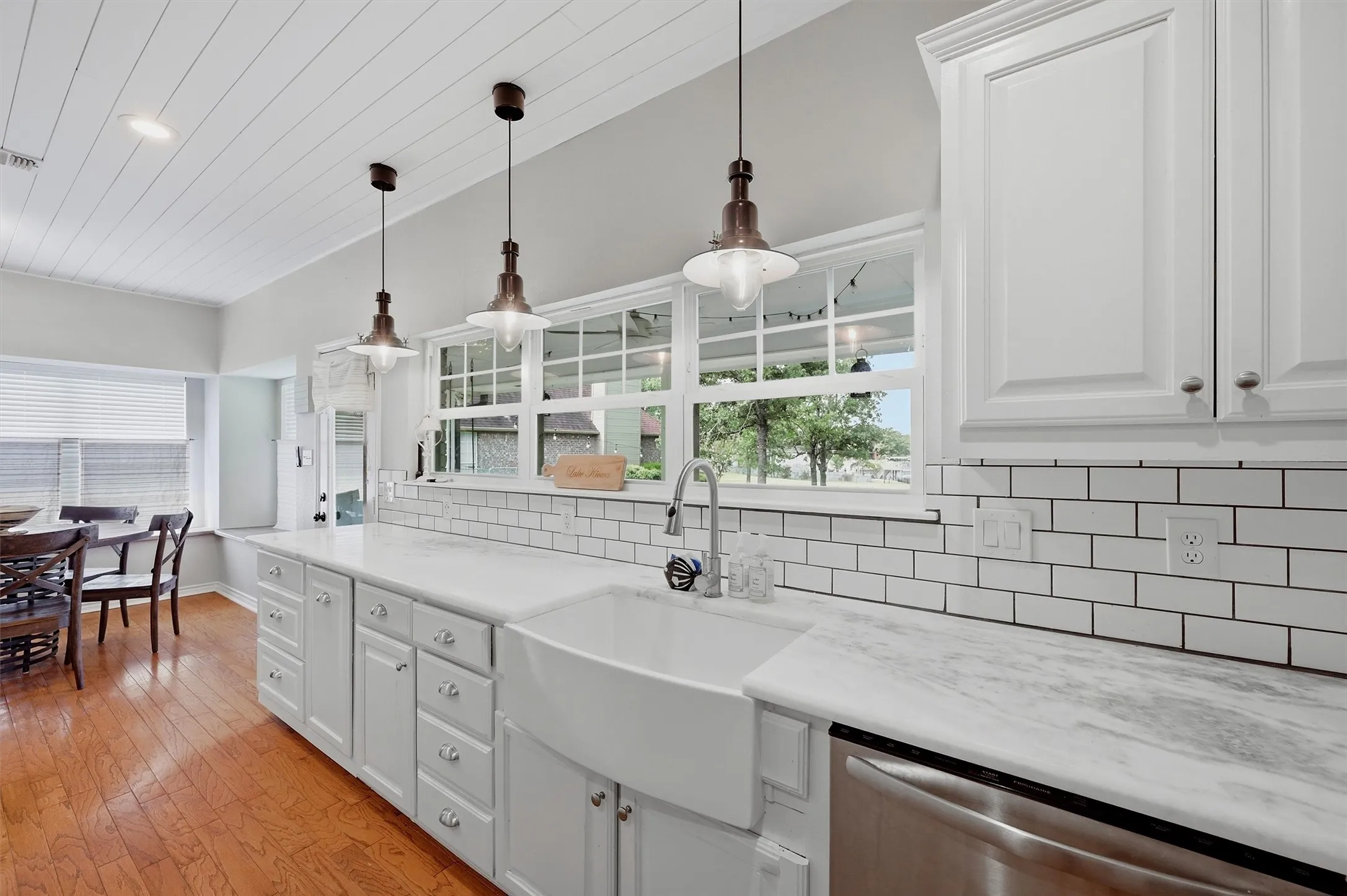 Single Family Residence For Sale in Cooke County , 102 Mohawk Cove, Lake Kiowa, Texas 76240, 4 Bedrooms, 3 Bathrooms, 2 Garage spaces, 2,896 Sqft, built in 1994, Price $994,500, mls#21332955, Real Estate Agent in Lake Kiowa, Homes For Sale in Cooke county, Homes For Sale in Lake Kiowa, Realtor in Lake Kiowa Texas, Real Estate Brokerage Independent Realty Texas, Luminita Cordes Realtor