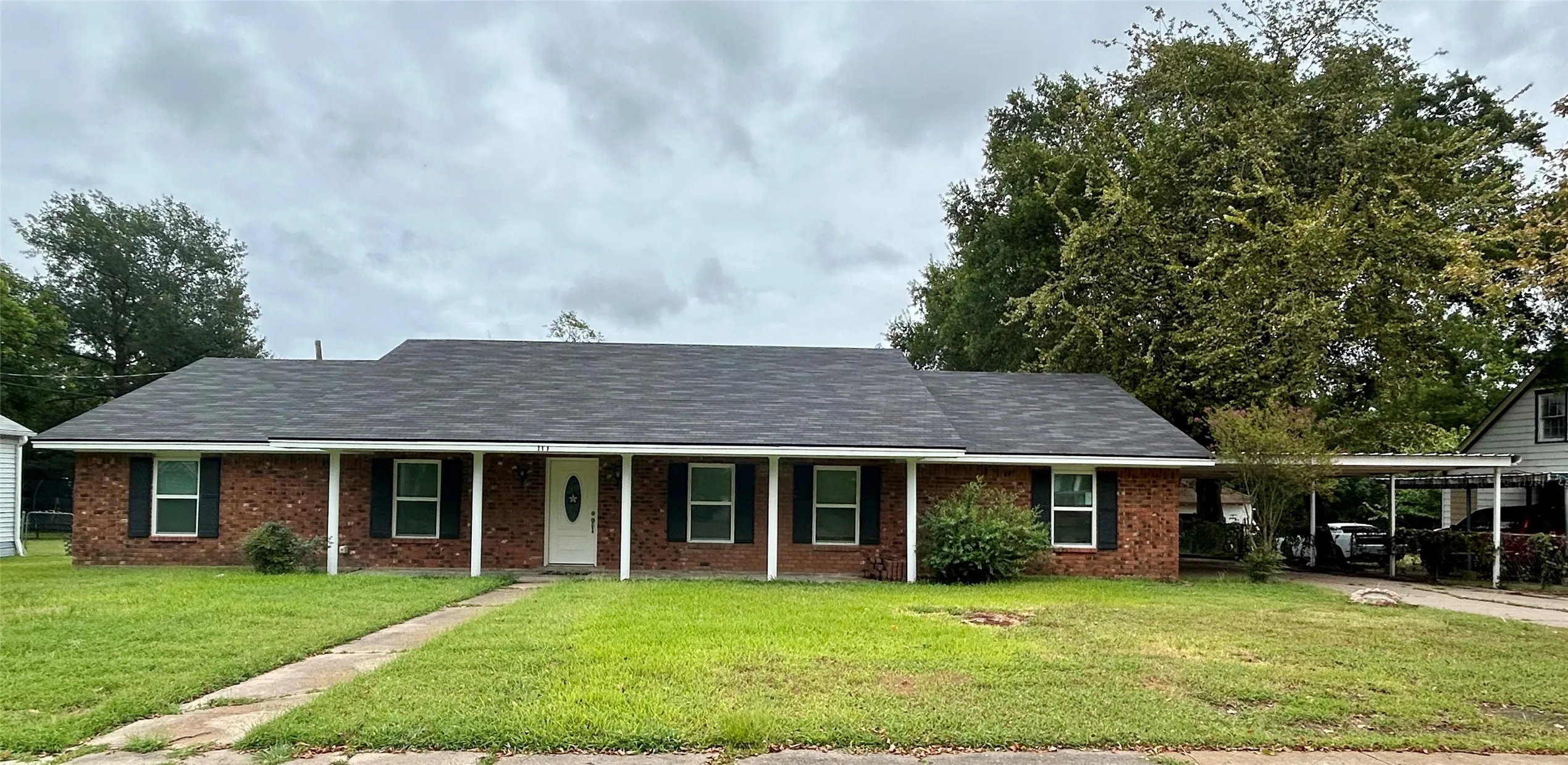 Single Family Residence For Sale in Limestone County , 111 S Canton Street, Mexia, Texas 76667, 4 Bedroom, 2 Bathroom, Garage spaces, 1,930 Sqft, built in 1974, mls#21333775, Real Estate Agent in Mexia, Homes For Sale in Limestone county, Homes For Sale in Mexia, Realtor in Mexia Texas, Real Estate Brokerage Independent Realty Texas, Luminita Cordes Realtor