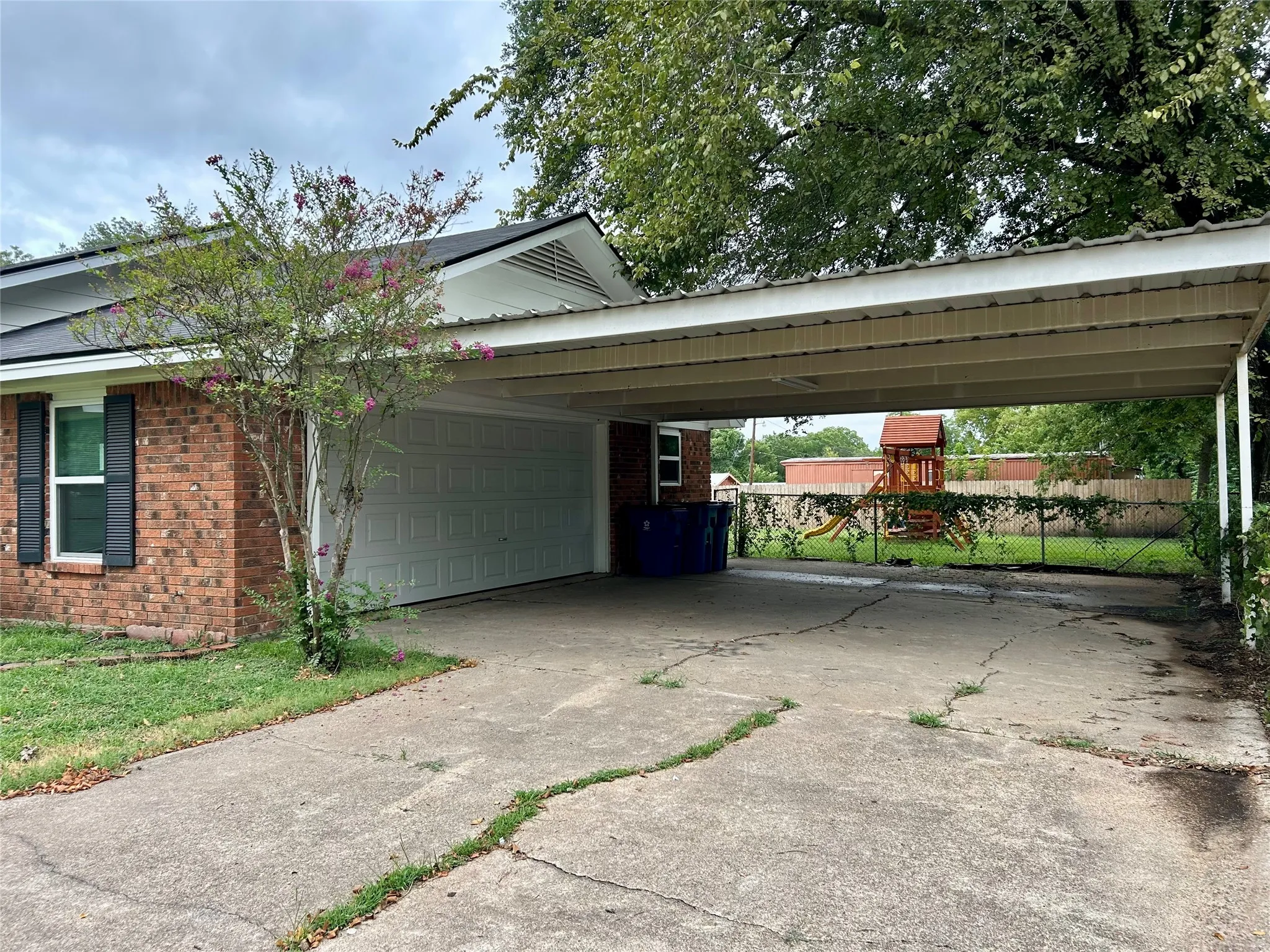 Single Family Residence For Sale in Limestone County , 111 S Canton Street, Mexia, Texas 76667, 4 Bedroom, 2 Bathroom, Garage spaces, 1,930 Sqft, built in 1974, mls#21333775, Real Estate Agent in Mexia, Homes For Sale in Limestone county, Homes For Sale in Mexia, Realtor in Mexia Texas, Real Estate Brokerage Independent Realty Texas, Luminita Cordes Realtor