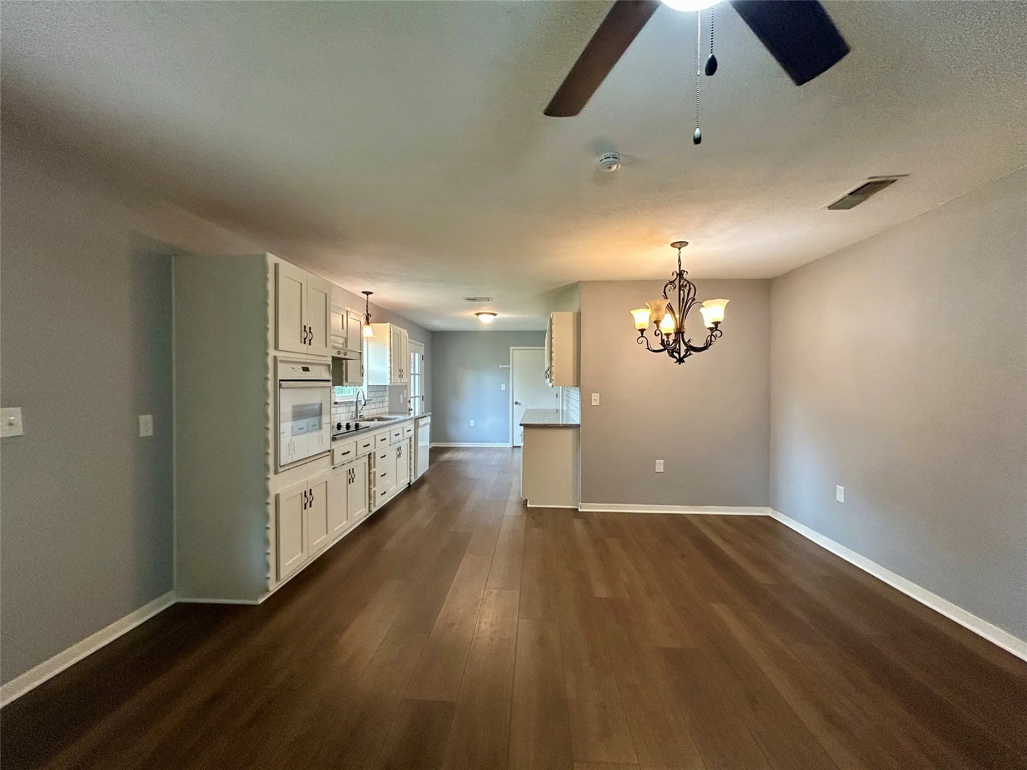 Single Family Residence For Sale in Limestone County , 111 S Canton Street, Mexia, Texas 76667, 4 Bedroom, 2 Bathroom, Garage spaces, 1,930 Sqft, built in 1974, mls#21333775, Real Estate Agent in Mexia, Homes For Sale in Limestone county, Homes For Sale in Mexia, Realtor in Mexia Texas, Real Estate Brokerage Independent Realty Texas, Luminita Cordes Realtor