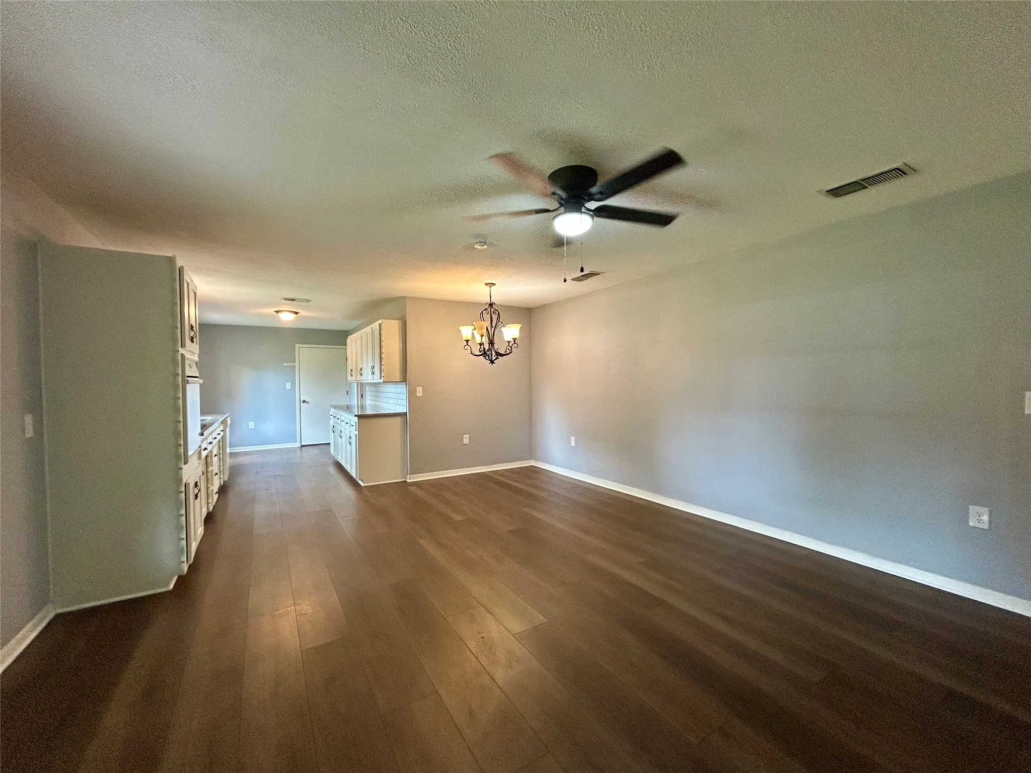 Single Family Residence For Sale in Limestone County , 111 S Canton Street, Mexia, Texas 76667, 4 Bedroom, 2 Bathroom, Garage spaces, 1,930 Sqft, built in 1974, mls#21333775, Real Estate Agent in Mexia, Homes For Sale in Limestone county, Homes For Sale in Mexia, Realtor in Mexia Texas, Real Estate Brokerage Independent Realty Texas, Luminita Cordes Realtor
