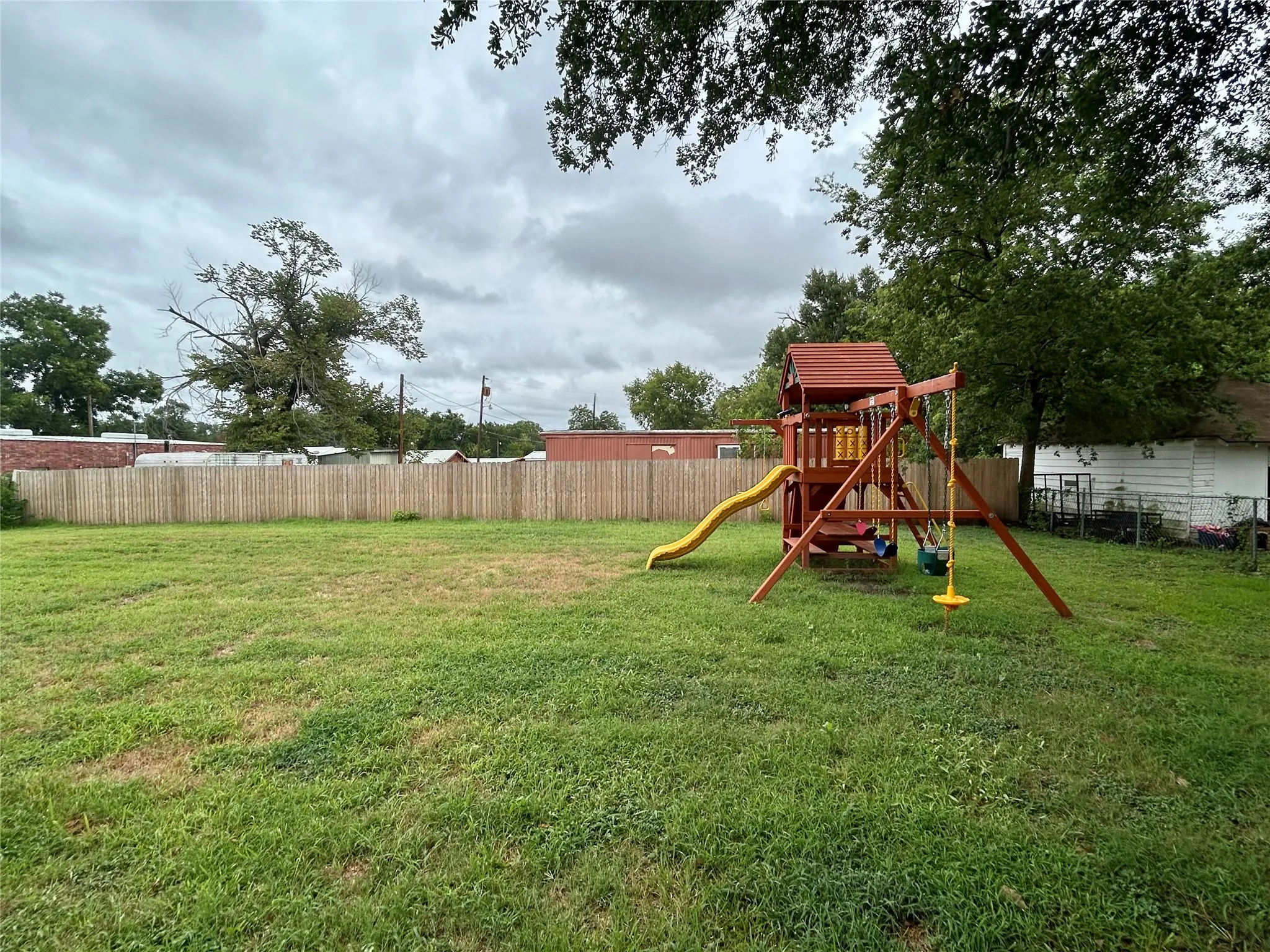 Single Family Residence For Sale in Limestone County , 111 S Canton Street, Mexia, Texas 76667, 4 Bedroom, 2 Bathroom, Garage spaces, 1,930 Sqft, built in 1974, mls#21333775, Real Estate Agent in Mexia, Homes For Sale in Limestone county, Homes For Sale in Mexia, Realtor in Mexia Texas, Real Estate Brokerage Independent Realty Texas, Luminita Cordes Realtor