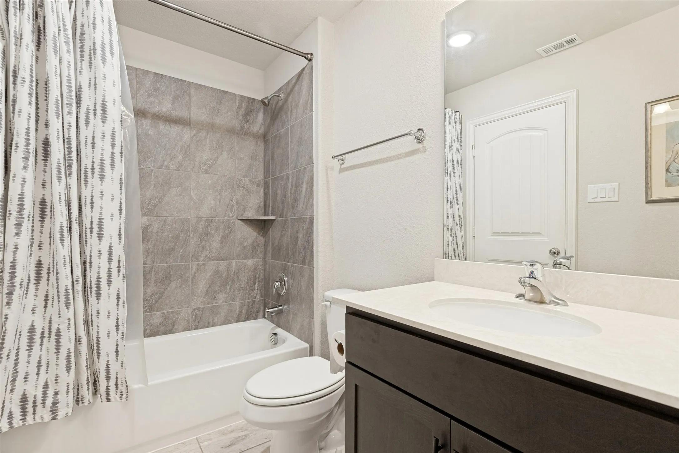 Single Family Residence For Sale in Denton County , 5805 Pensby Drive, Celina, Texas 76227, 4 Bedroom, 4 Bathroom, 2 Garage spaces, 2,804 Sqft, built in 2021, mls#21332768, Real Estate Agent in Celina, Homes For Sale in Denton county, Homes For Sale in Celina, Realtor in Celina Texas, Real Estate Brokerage Independent Realty Texas, Luminita Cordes Realtor