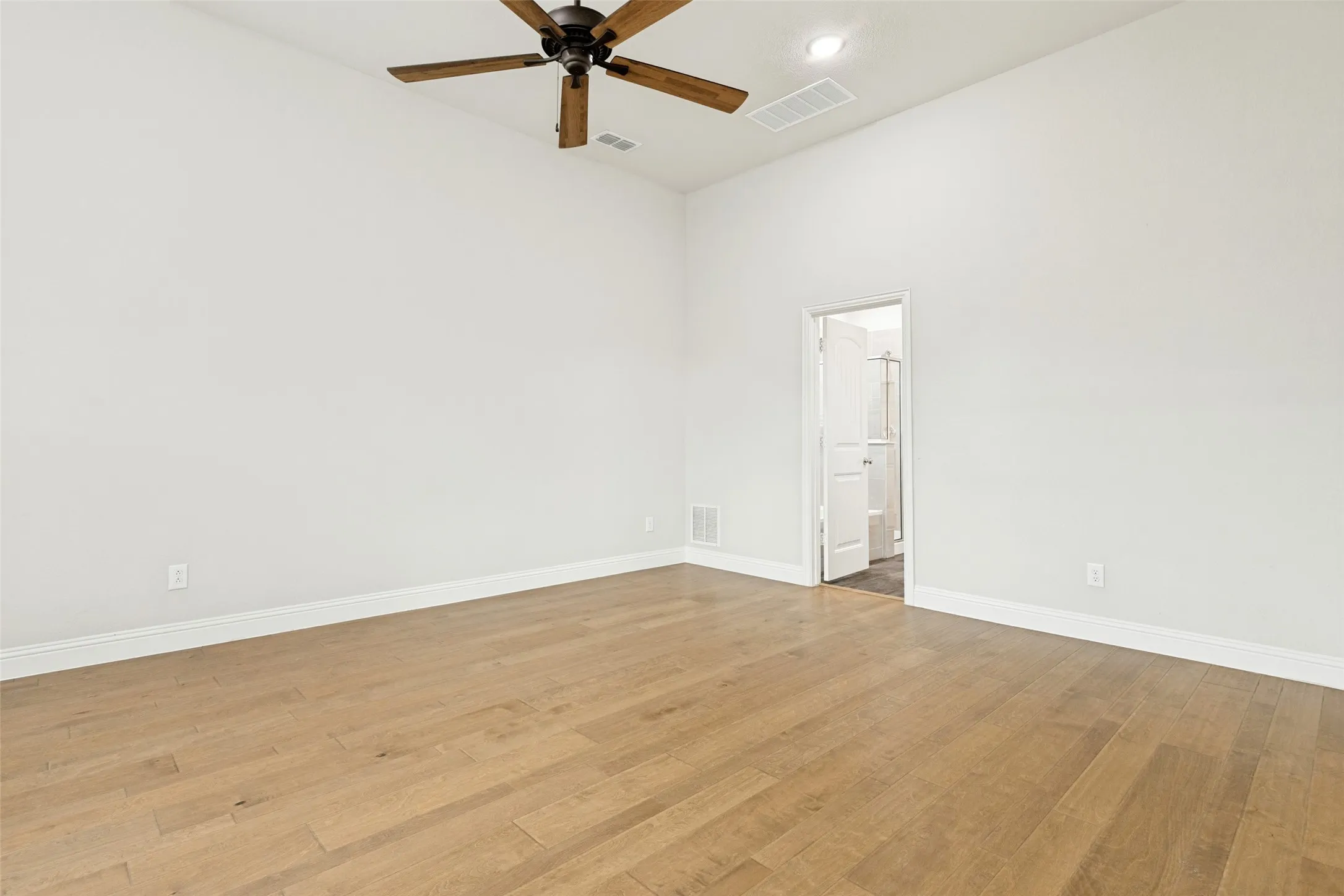 Single Family Residence For Sale in Denton County , 5805 Pensby Drive, Celina, Texas 76227, 4 Bedroom, 4 Bathroom, 2 Garage spaces, 2,804 Sqft, built in 2021, mls#21332768, Real Estate Agent in Celina, Homes For Sale in Denton county, Homes For Sale in Celina, Realtor in Celina Texas, Real Estate Brokerage Independent Realty Texas, Luminita Cordes Realtor