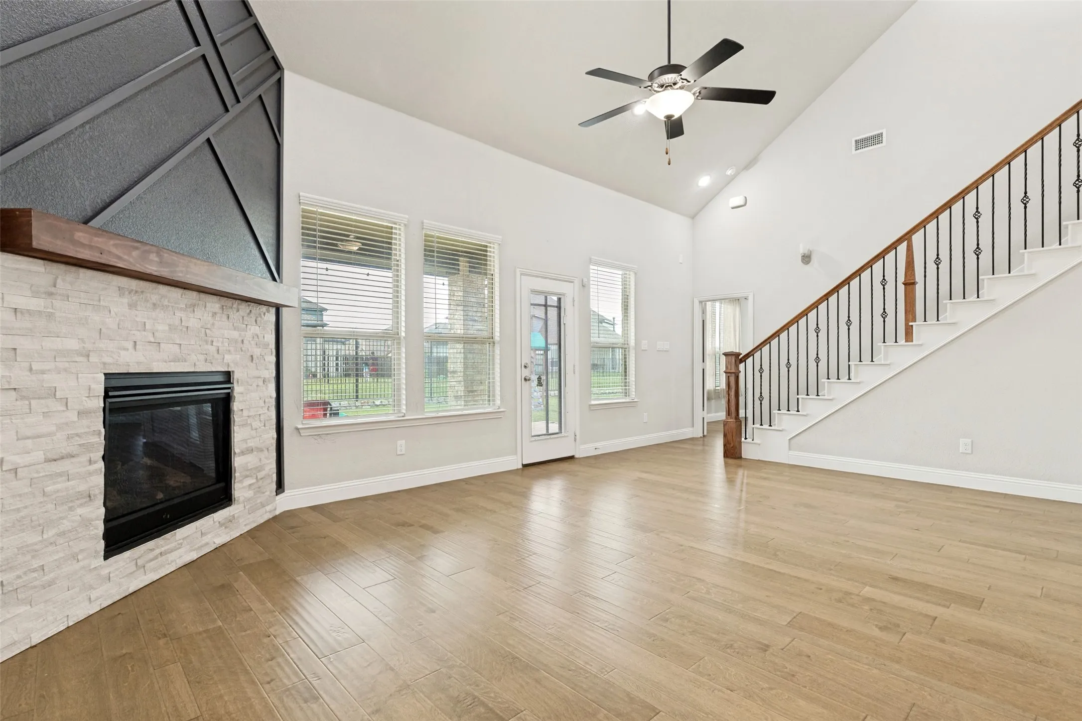 Single Family Residence For Sale in Denton County , 5805 Pensby Drive, Celina, Texas 76227, 4 Bedroom, 4 Bathroom, 2 Garage spaces, 2,804 Sqft, built in 2021, mls#21332768, Real Estate Agent in Celina, Homes For Sale in Denton county, Homes For Sale in Celina, Realtor in Celina Texas, Real Estate Brokerage Independent Realty Texas, Luminita Cordes Realtor