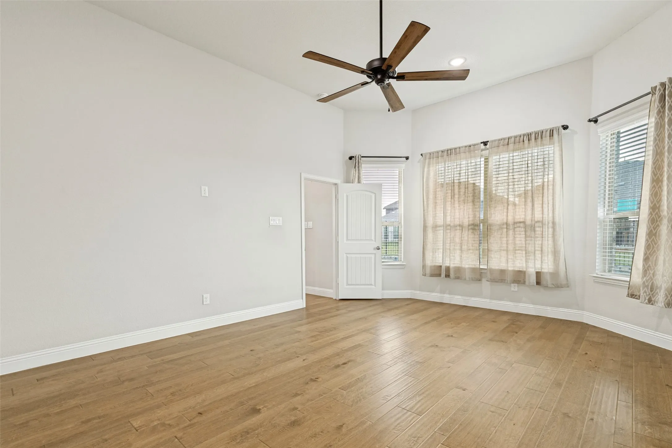 Single Family Residence For Sale in Denton County , 5805 Pensby Drive, Celina, Texas 76227, 4 Bedroom, 4 Bathroom, 2 Garage spaces, 2,804 Sqft, built in 2021, mls#21332768, Real Estate Agent in Celina, Homes For Sale in Denton county, Homes For Sale in Celina, Realtor in Celina Texas, Real Estate Brokerage Independent Realty Texas, Luminita Cordes Realtor