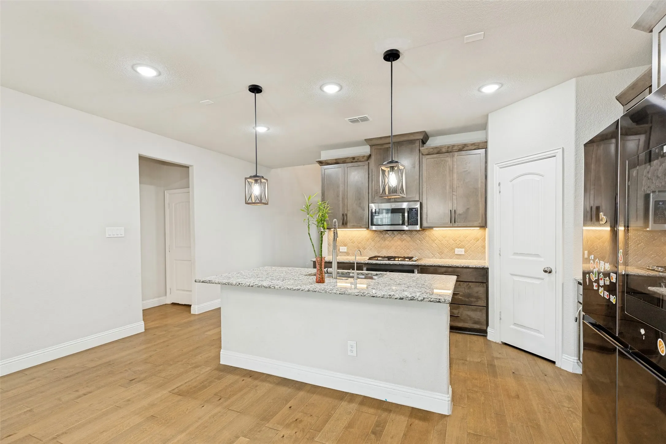 Single Family Residence For Sale in Denton County , 5805 Pensby Drive, Celina, Texas 76227, 4 Bedroom, 4 Bathroom, 2 Garage spaces, 2,804 Sqft, built in 2021, mls#21332768, Real Estate Agent in Celina, Homes For Sale in Denton county, Homes For Sale in Celina, Realtor in Celina Texas, Real Estate Brokerage Independent Realty Texas, Luminita Cordes Realtor