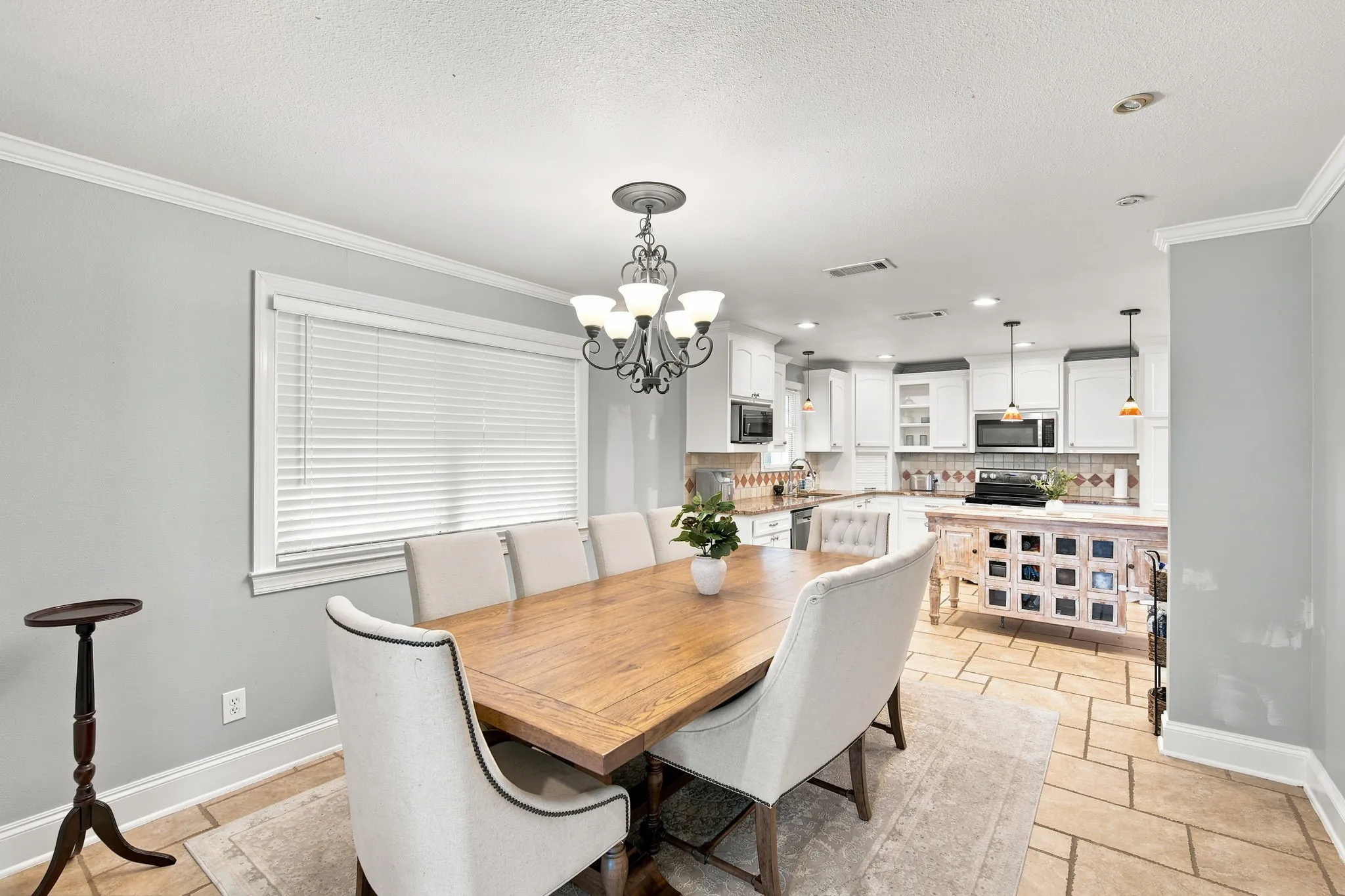 You'll love the flow from the of the home, is great for entertaining!