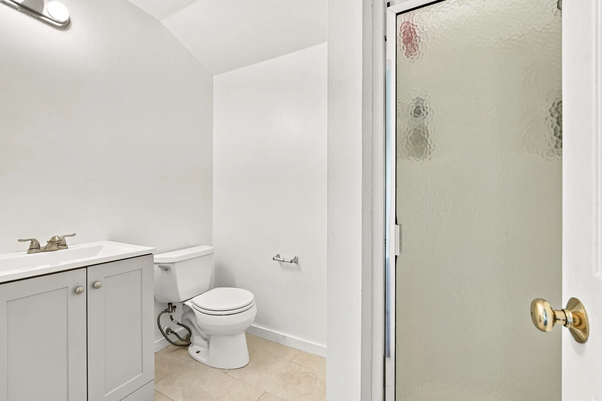 Full bathroom in guest house