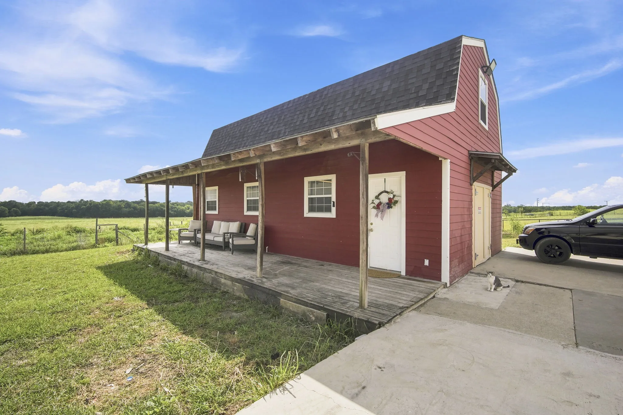 1 bedroom /1 bath home with living room and kitchenette!