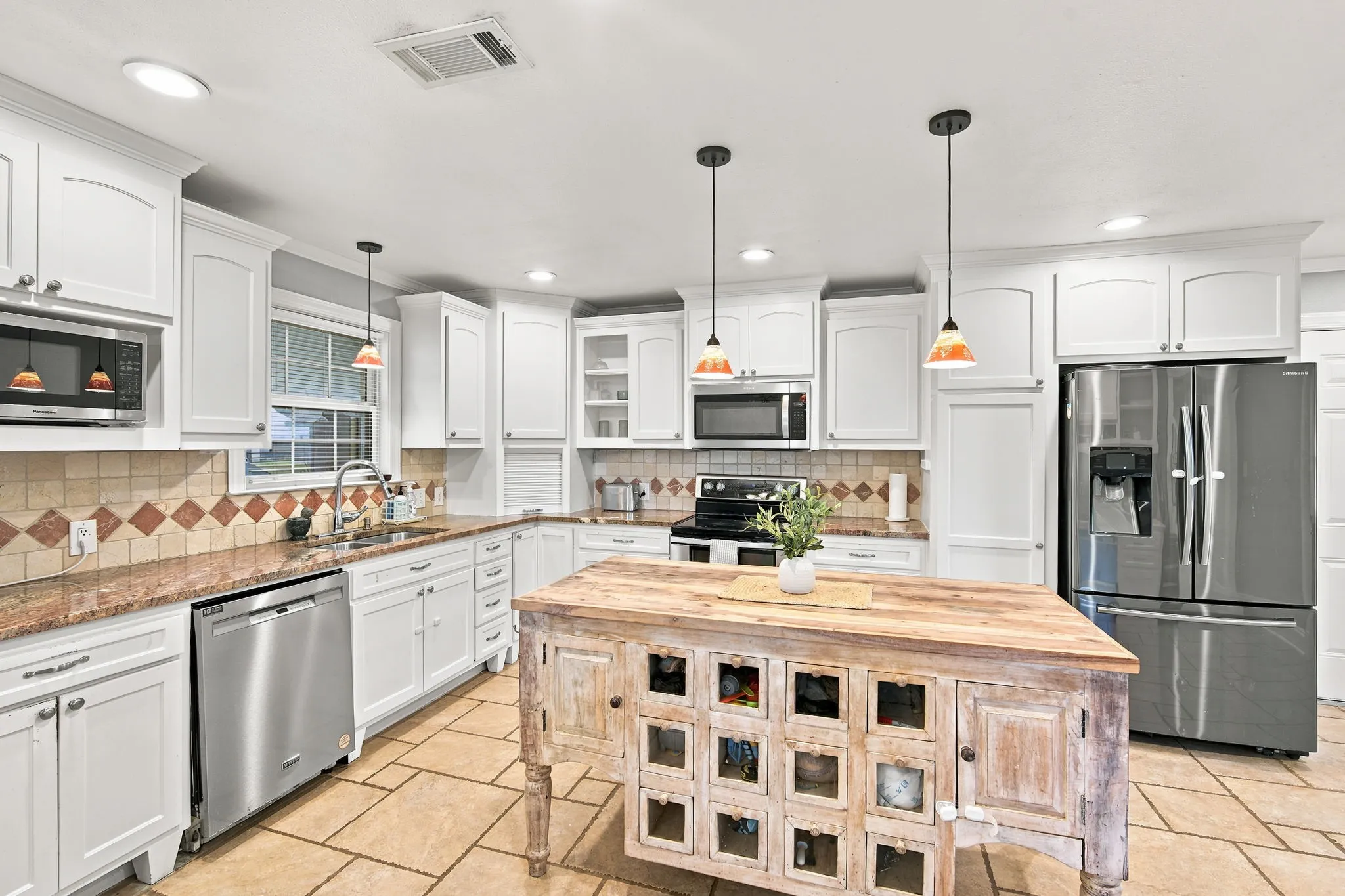 Oversized island is great for Prep!