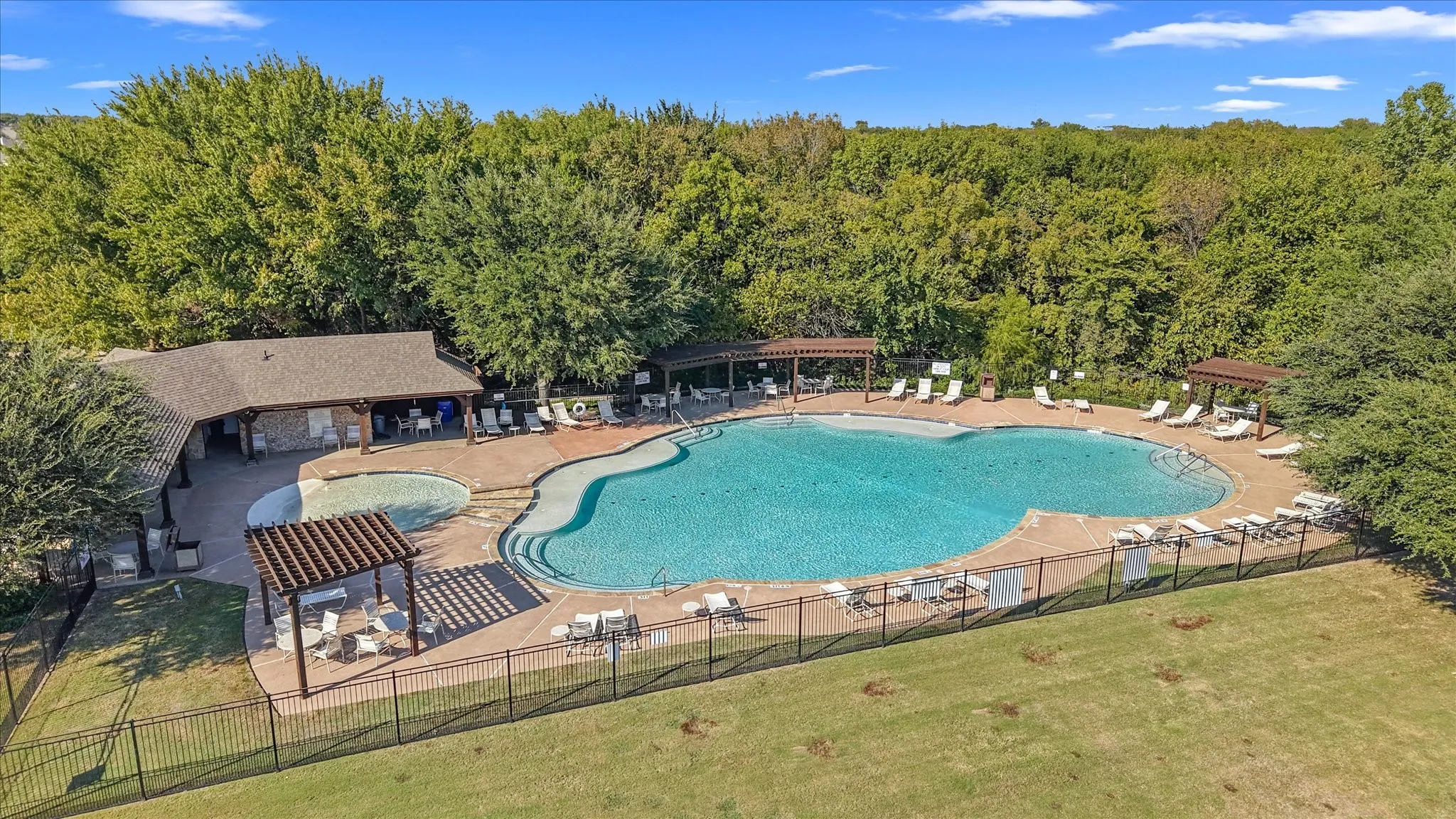 Single Family Residence For Sale in Kaufman County , 772 Glen Hollow Trail, Forney, Texas 75126, 3 Bedroom, 2 Bathroom, 2 Garage spaces, 2,800 Sqft, built in 2007, mls#21333407, Real Estate Agent in Forney, Homes For Sale in Kaufman county, Homes For Sale in Forney, Realtor in Forney Texas, Real Estate Brokerage Independent Realty Texas, Luminita Cordes Realtor